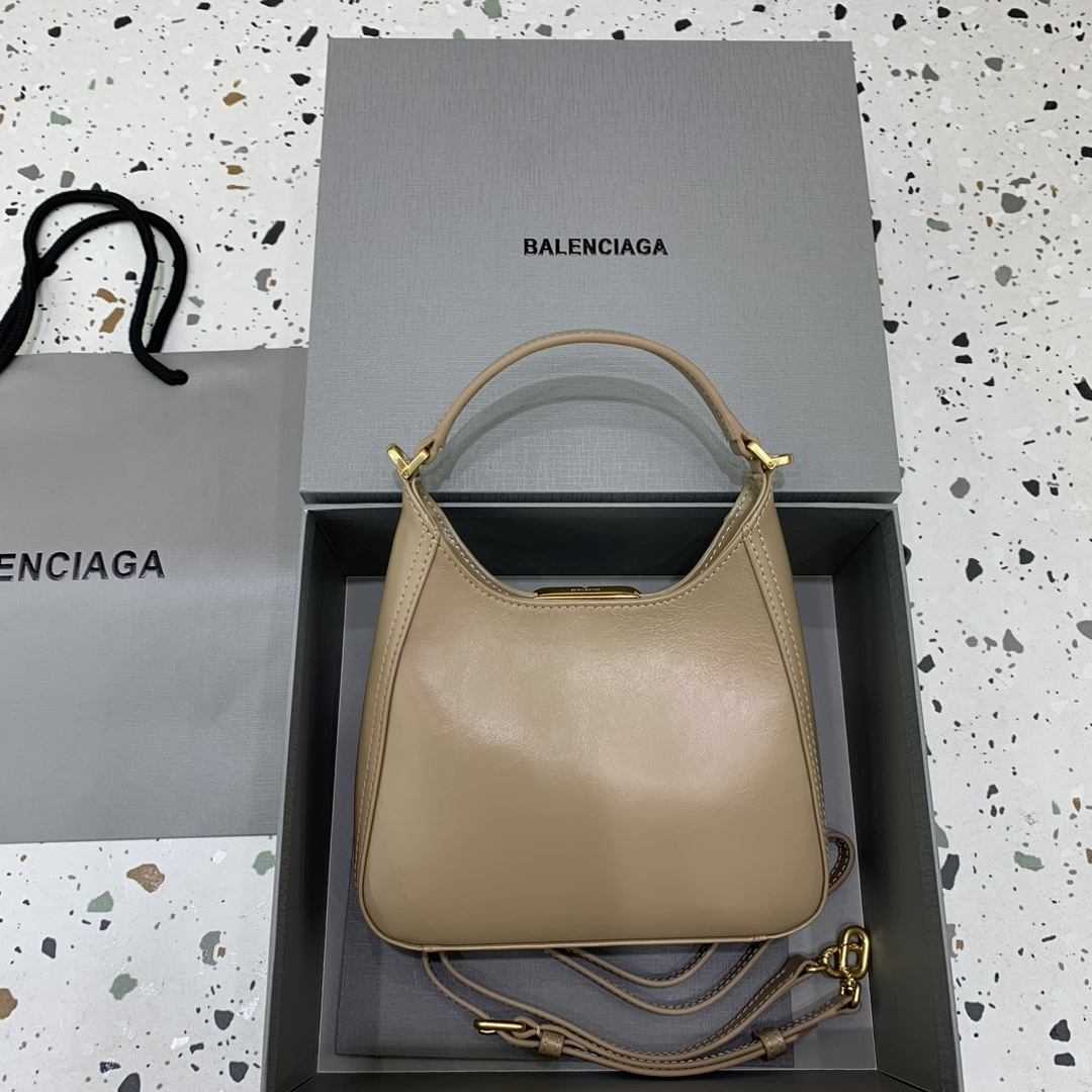 8022-Balenciaga Beige Bucket Shoulder Bag | Understated Luxury with a Modern Twist