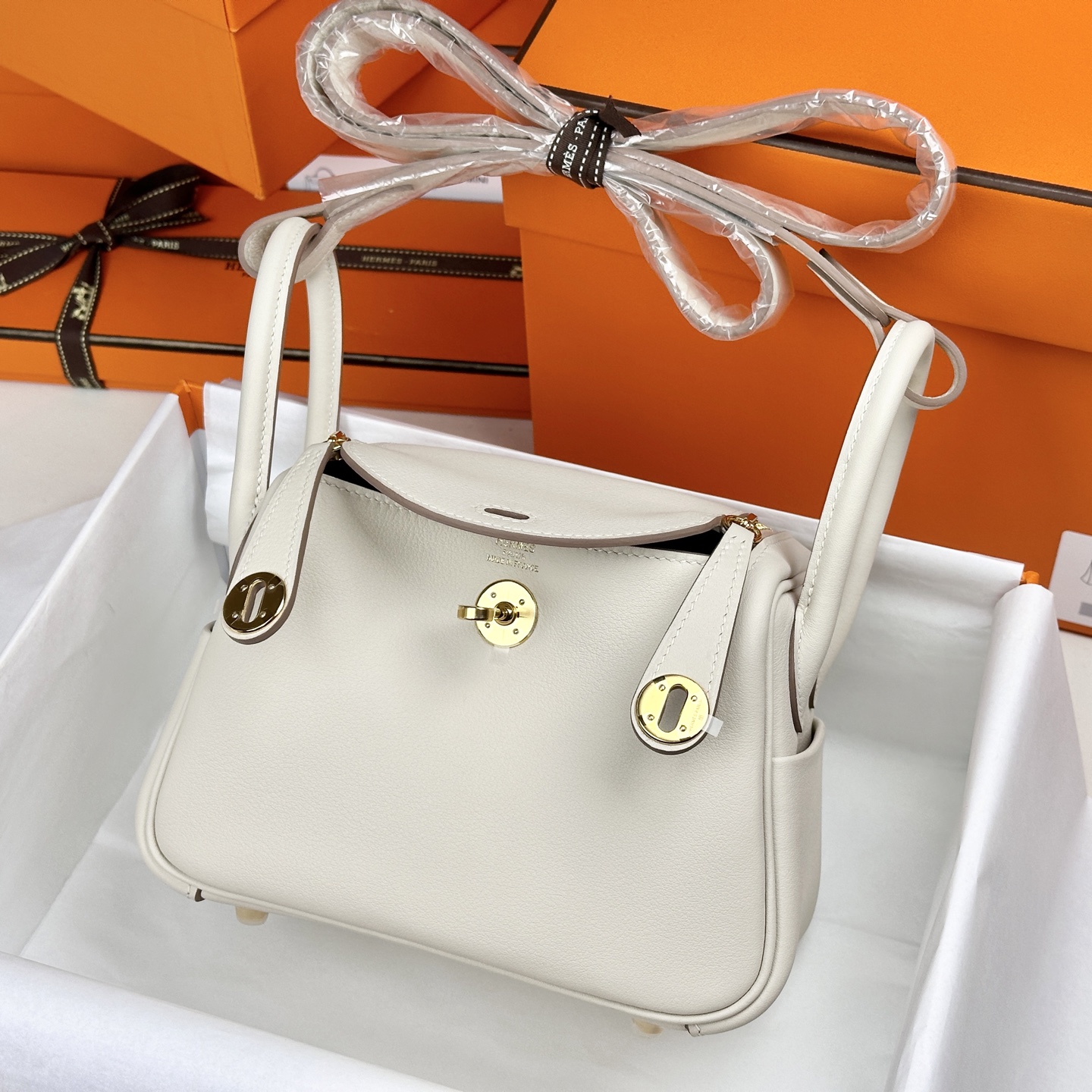 6061-Hermès Lindy Bag in Ivory | Graceful Versatility in a Sculptural Silhouette