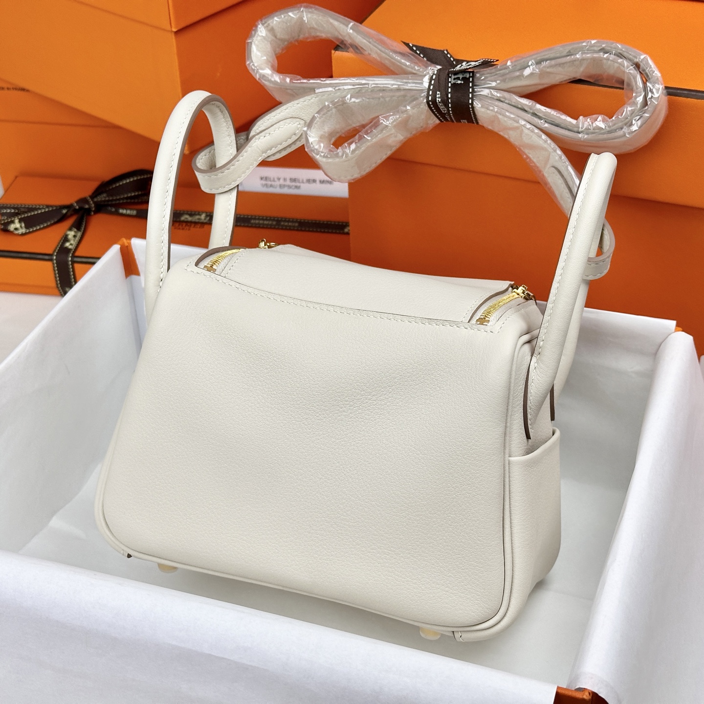 6061-Hermès Lindy Bag in Ivory | Graceful Versatility in a Sculptural Silhouette