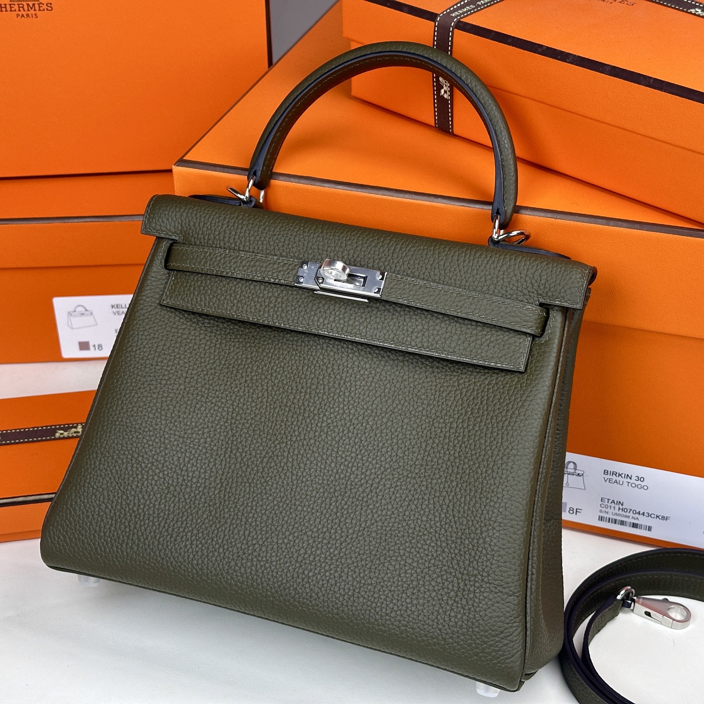 6053-Hermès Kelly Bag in Military Green | A Refined Statement of Strength and Elegance