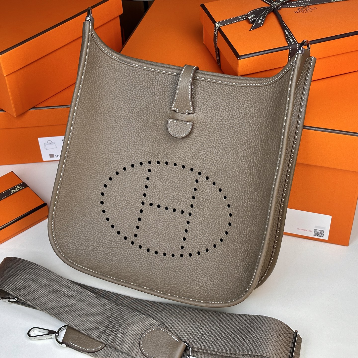6047-Hermès Evelyne Shoulder Bag | Iconic “H” Elegance in Refined Grey
