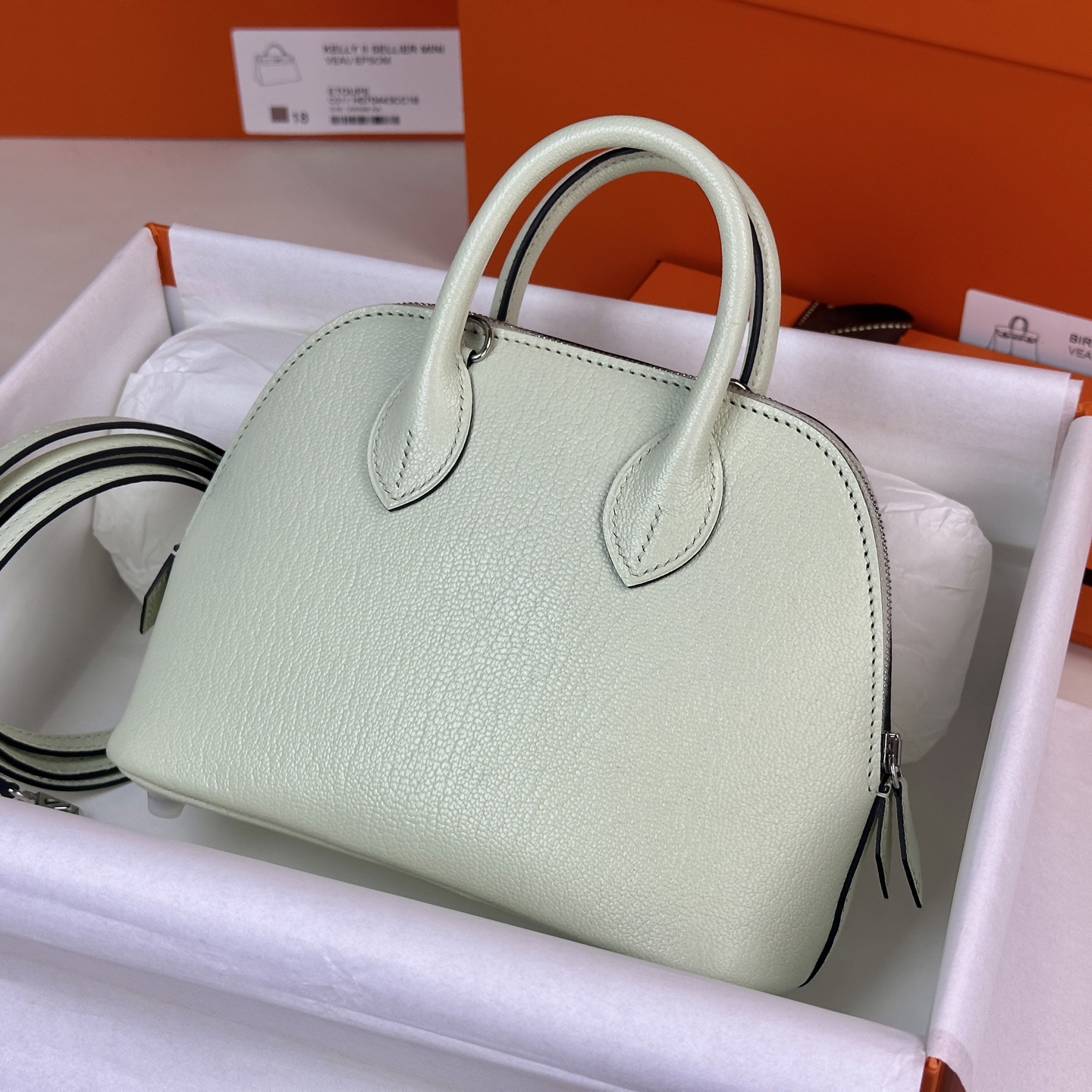 6055-Hermès Soft Green Leather Handbag | Graceful Elegance Meets Everyday Versatility