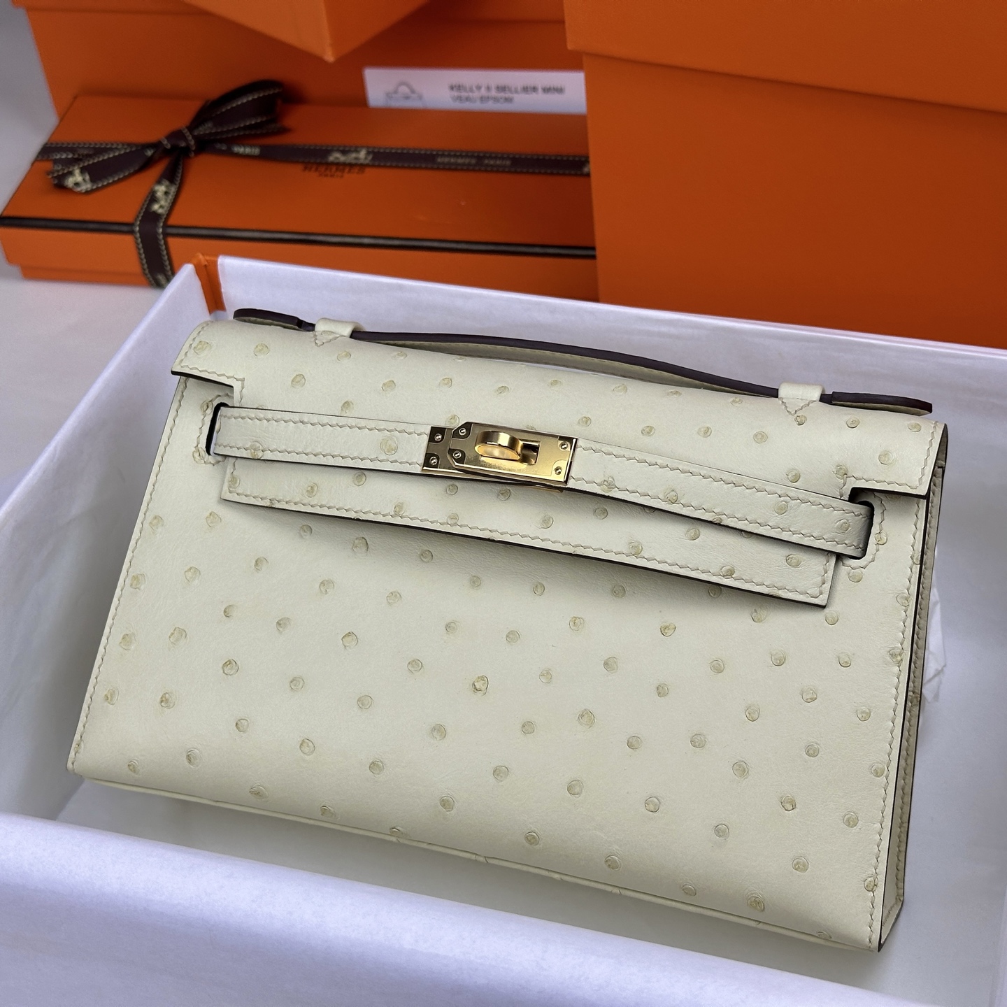 6060-Hermès Kelly Wallet in Ivory Ostrich Leather | Rare Luxury with Timeless Charm