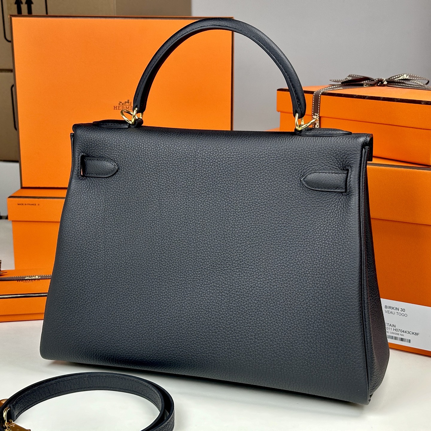 6052-Hermès Kelly Bag in Black | The Icon of Timeless Elegance
