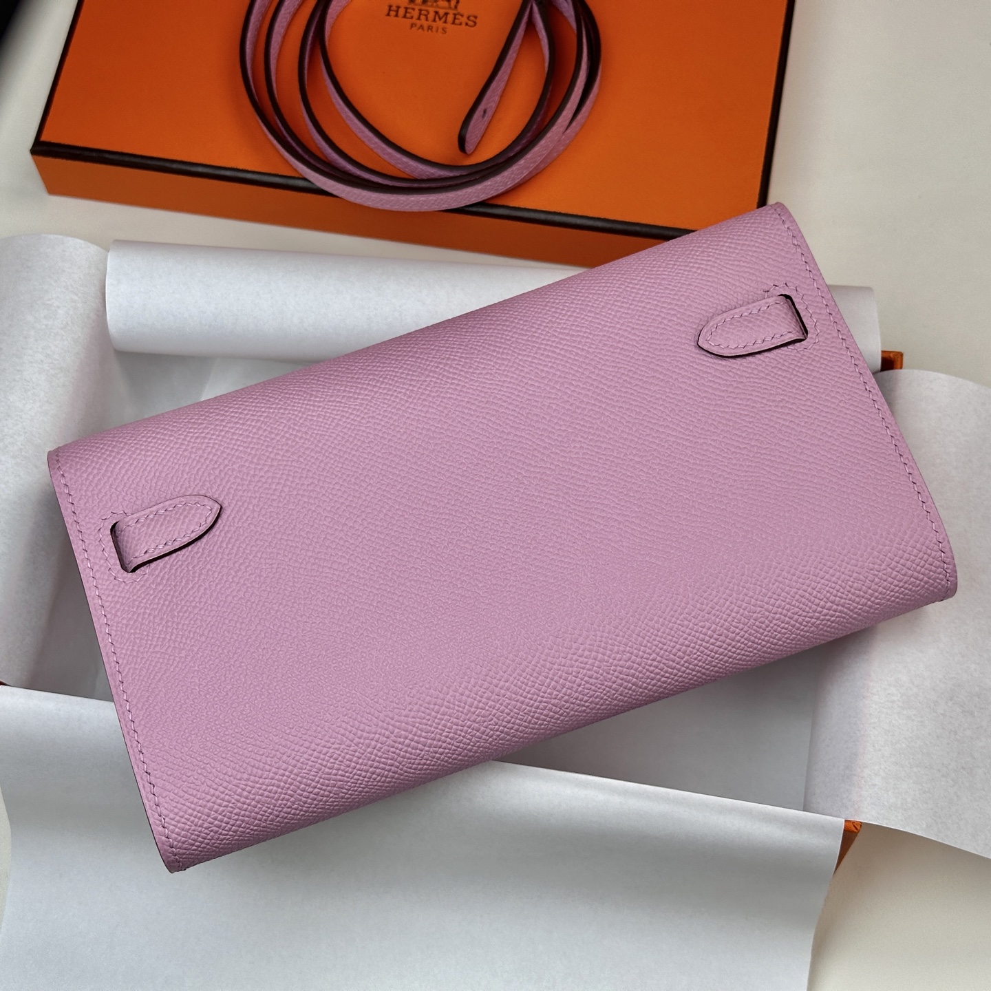 6051-Hermès Kelly Wallet in Soft Pink | Elegance in Every Detail