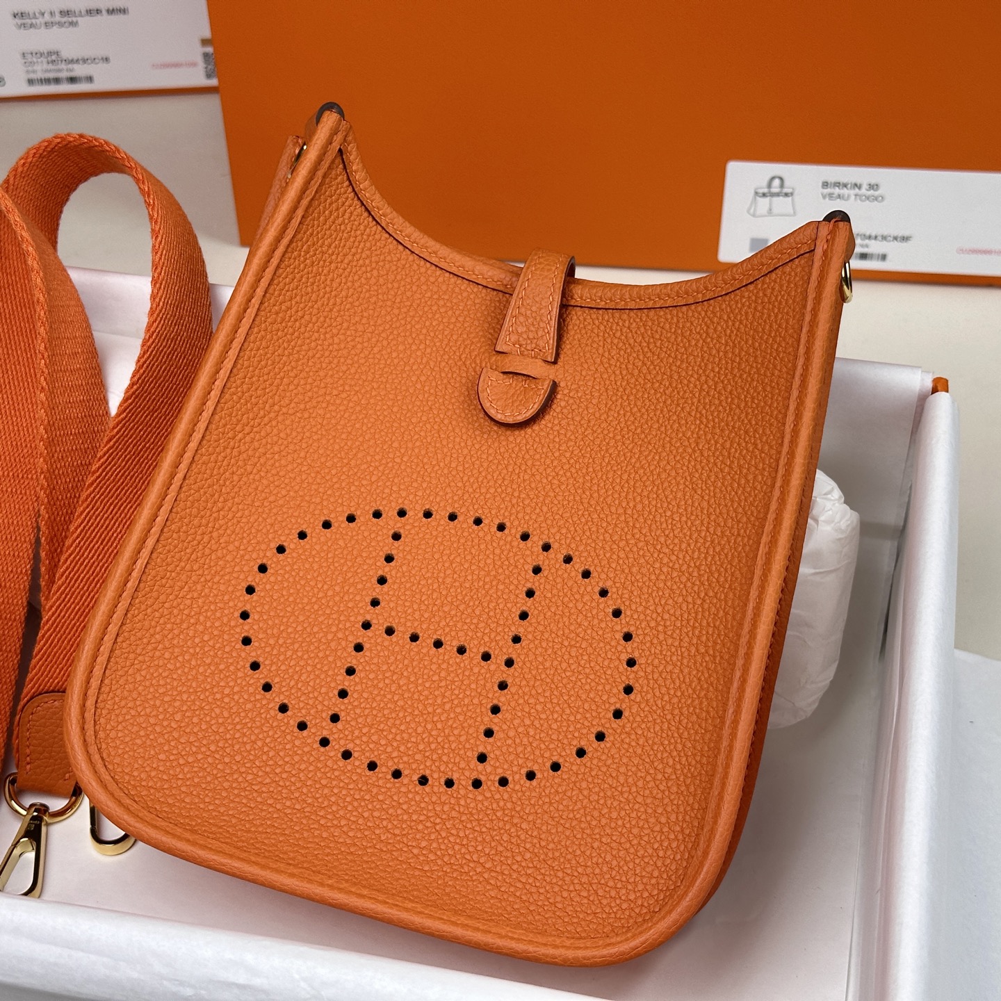 6057-Hermès Evelyne Bag in Signature Orange | Iconic Color, Effortless Chic