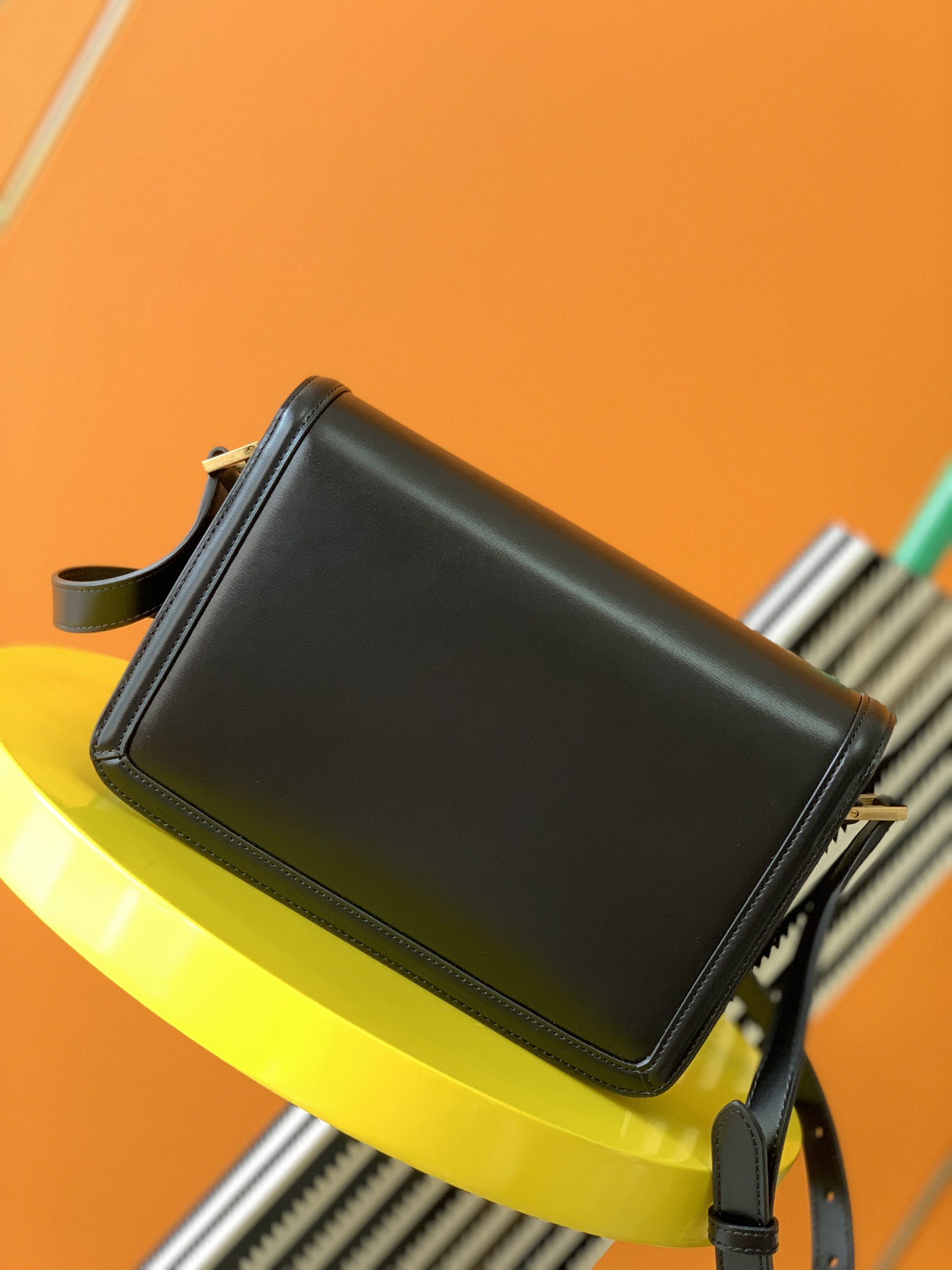 7082-Saint Laurent Black Leather Crossbody Bag | Timeless Elegance in Every Detail