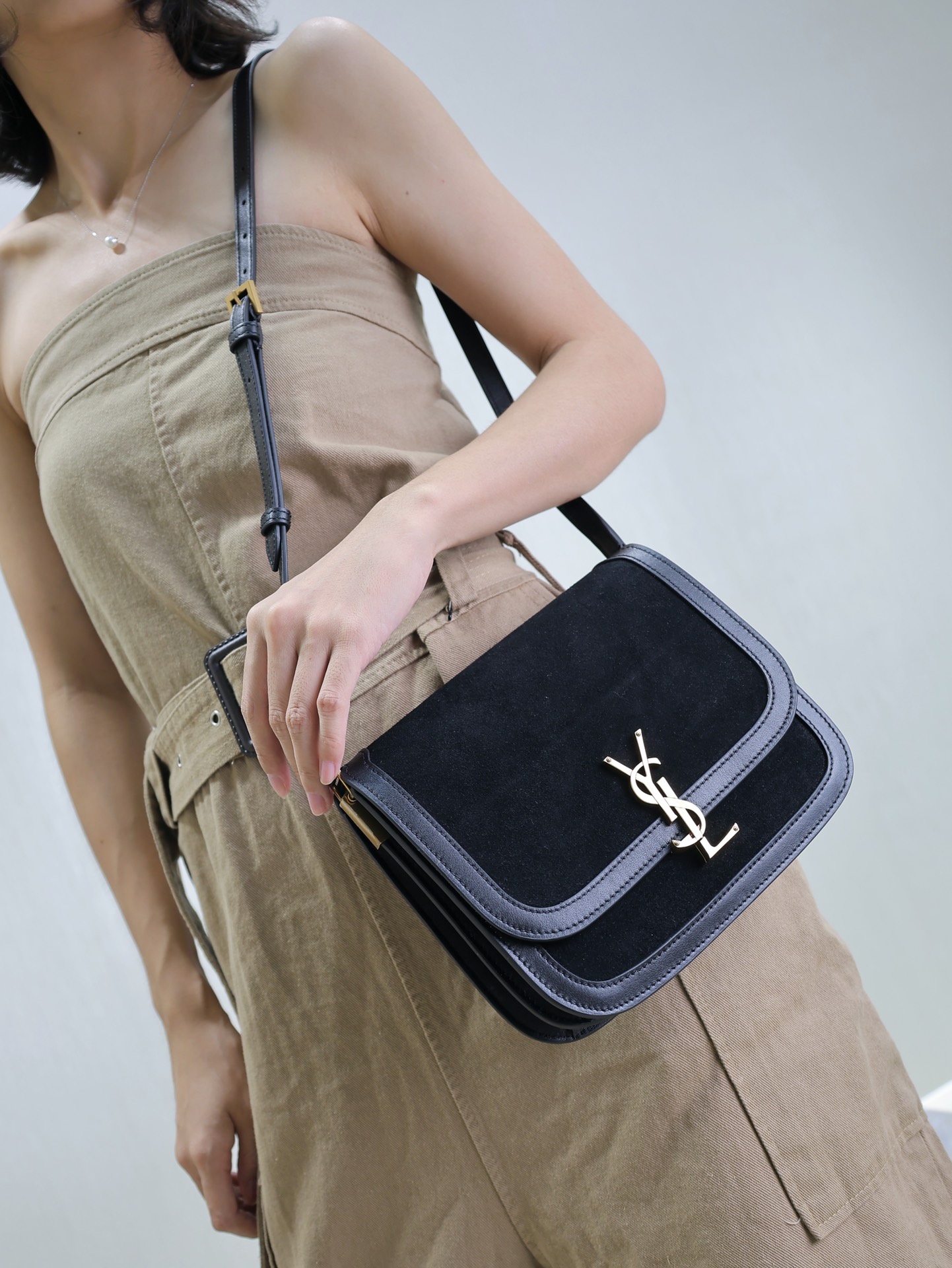 7075-Saint Laurent Black Velvet Shoulder Bag | Timeless Glamour in Every Detail