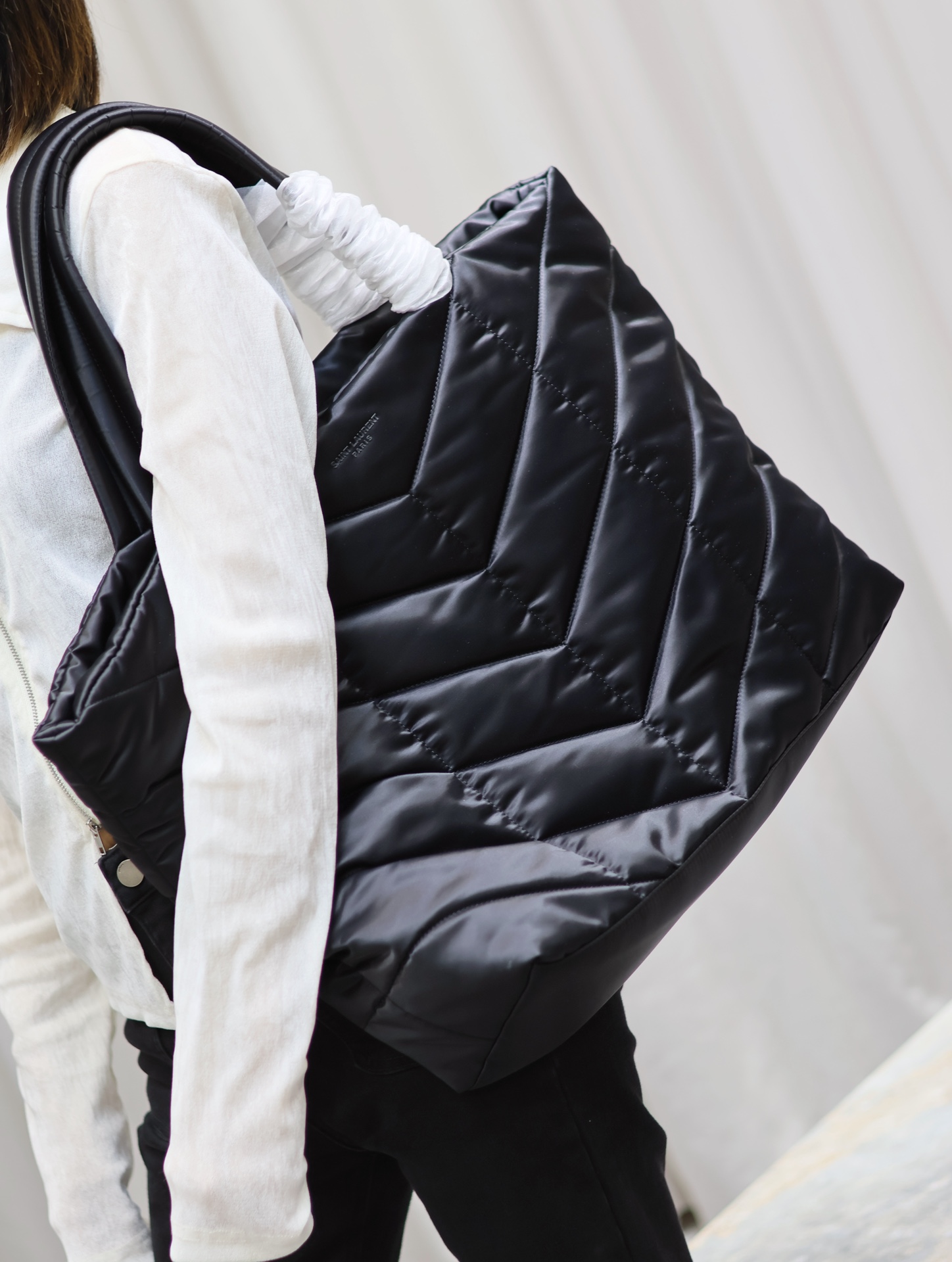 7076-Saint Laurent Black Quilted Tote Bag | Minimalist Power, Everyday Practicality