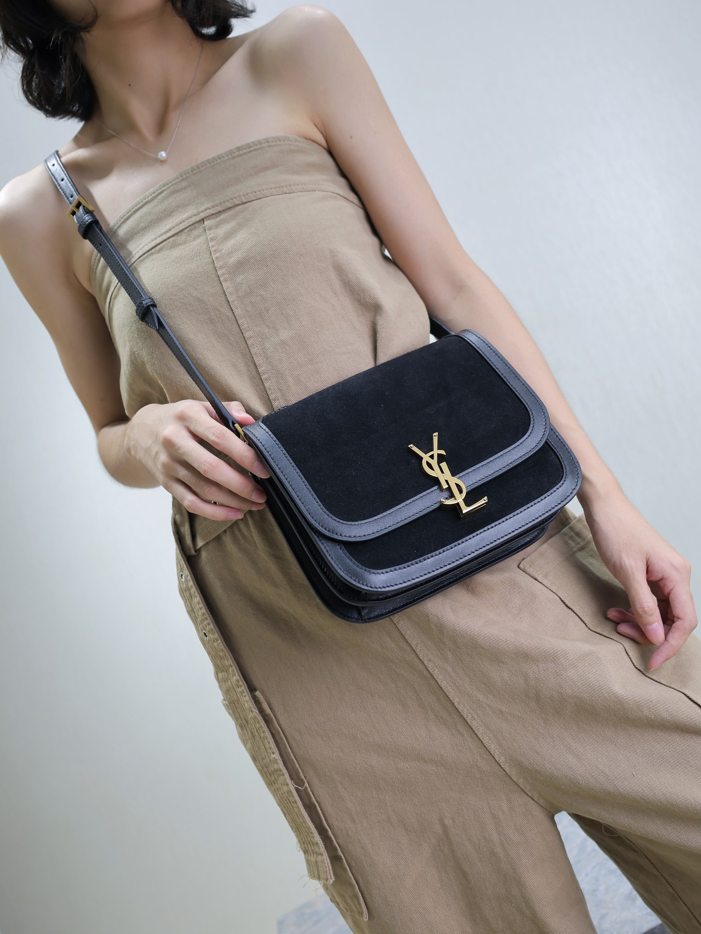 7075-Saint Laurent Black Velvet Shoulder Bag | Timeless Glamour in Every Detail