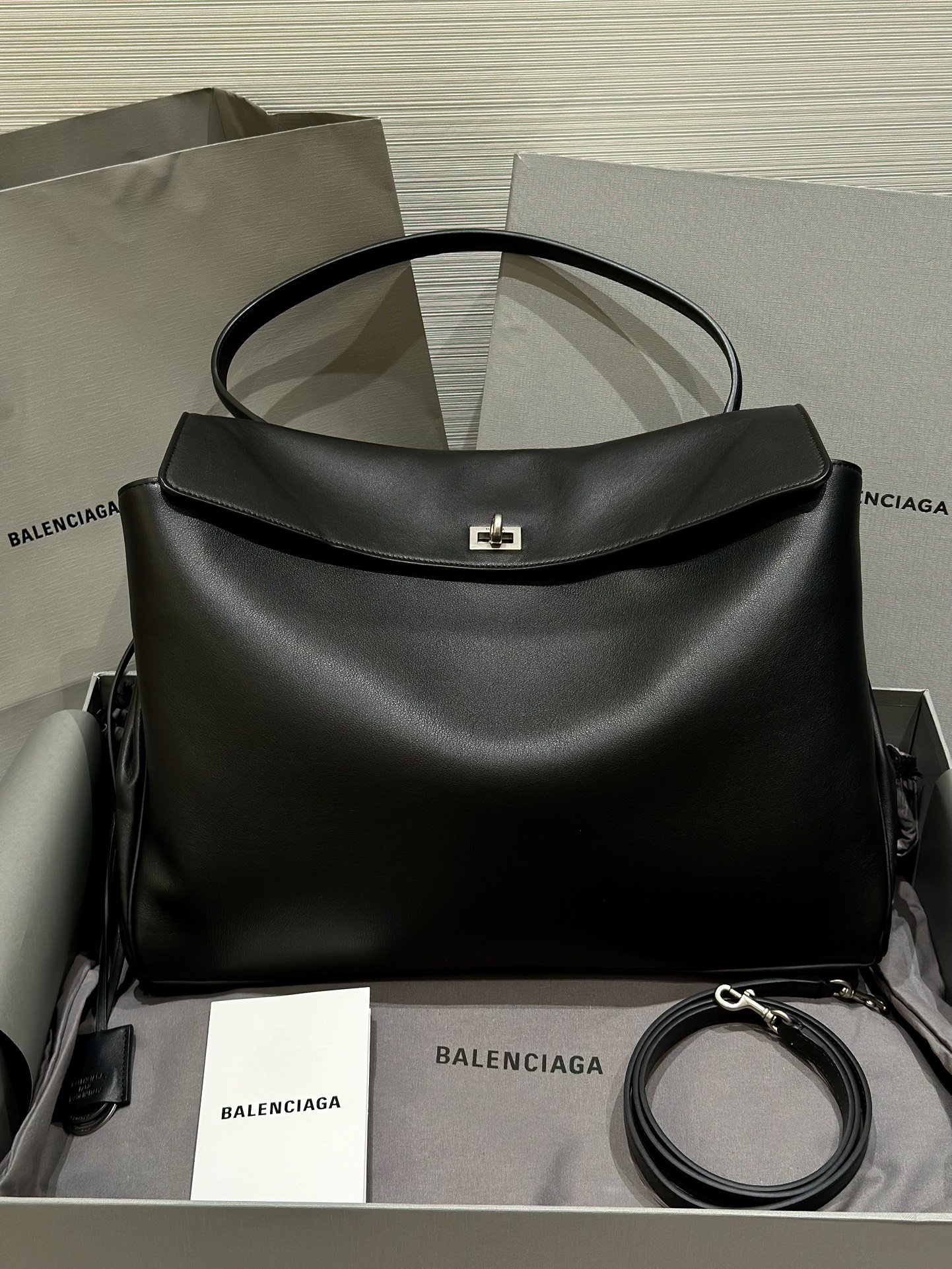 8037-Balenciaga Black Leather Top Handle Bag | Understated Luxury for Modern Professionals