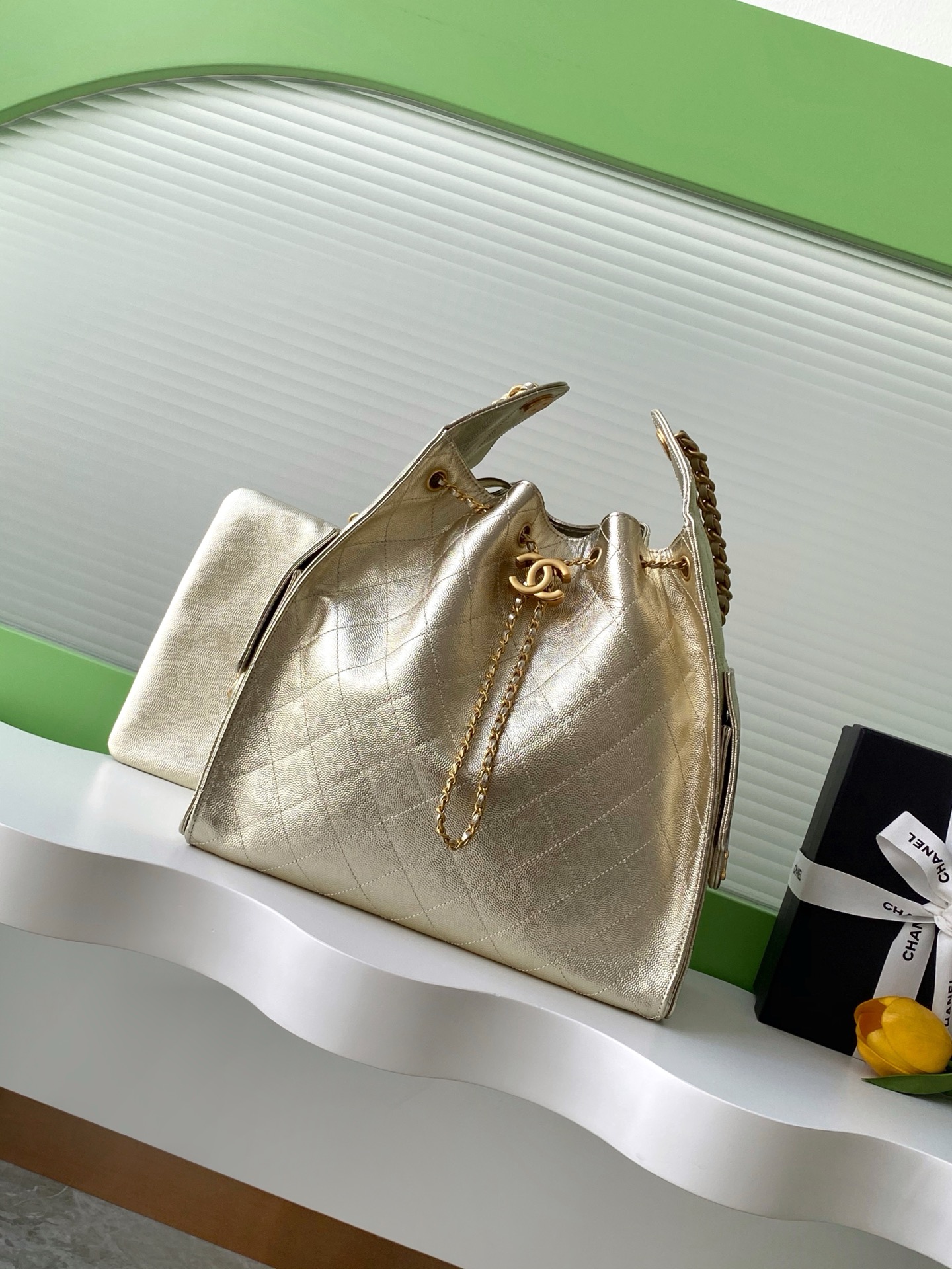 4031-Chanel Gold Metallic Leather Bag | A Statement of Pure Elegance and Prestige