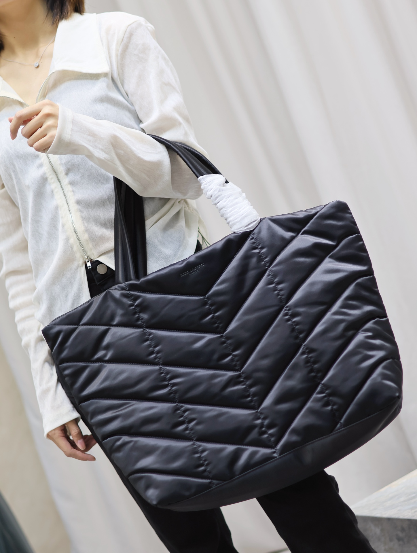 7076-Saint Laurent Black Quilted Tote Bag | Minimalist Power, Everyday Practicality