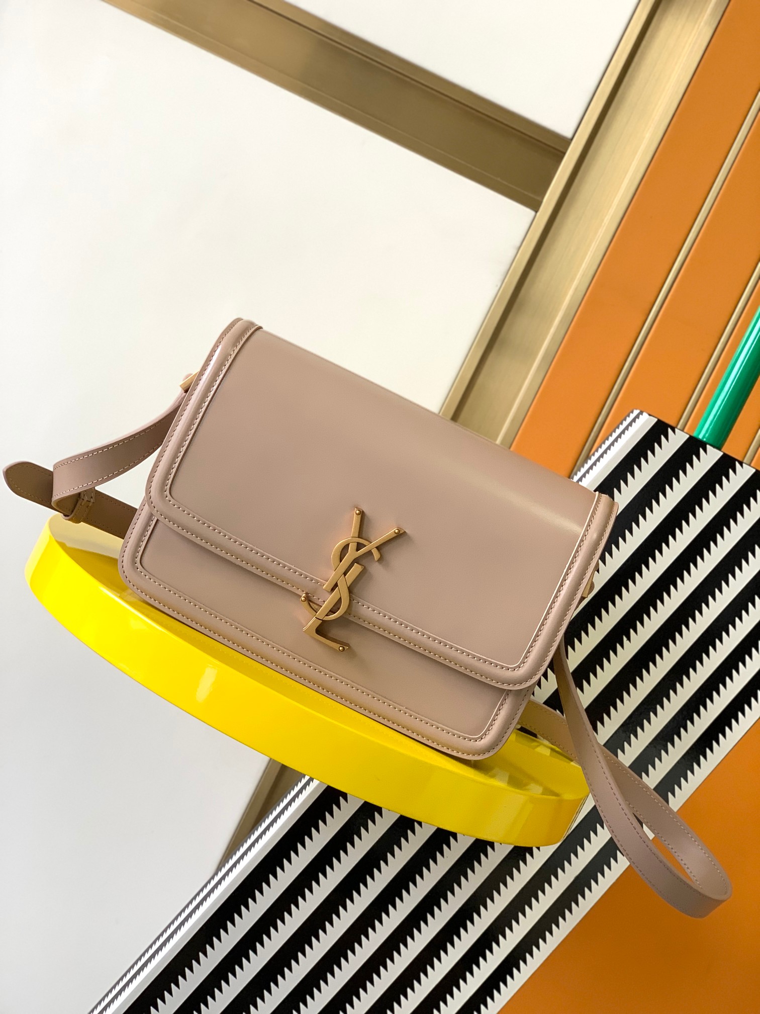 7083-Saint Laurent Blush Pink Leather Crossbody Bag | Feminine Sophistication for Every Occasion