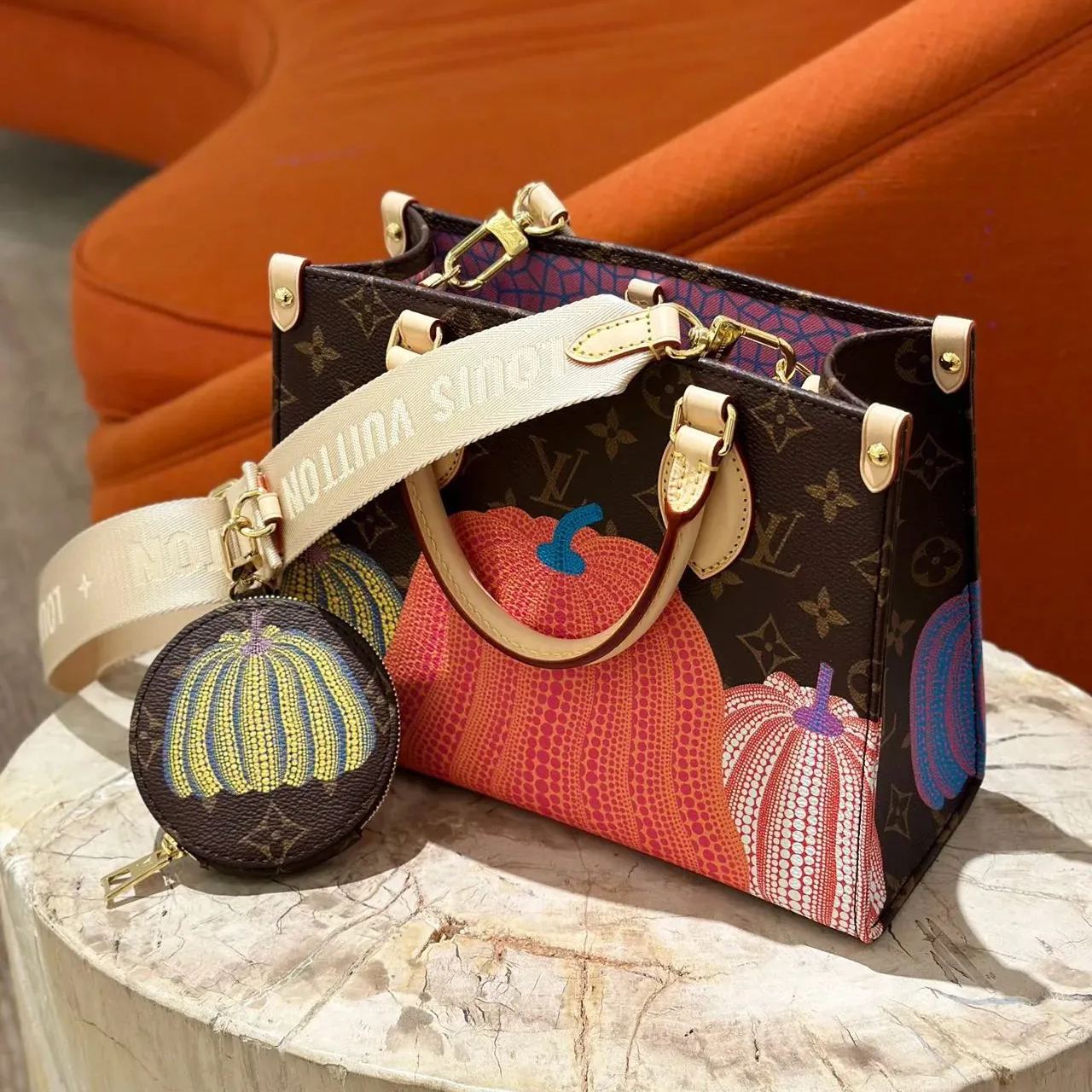 2023 latest fashion trendy V Logo print pumpkin pattern tote bag PDD04062302