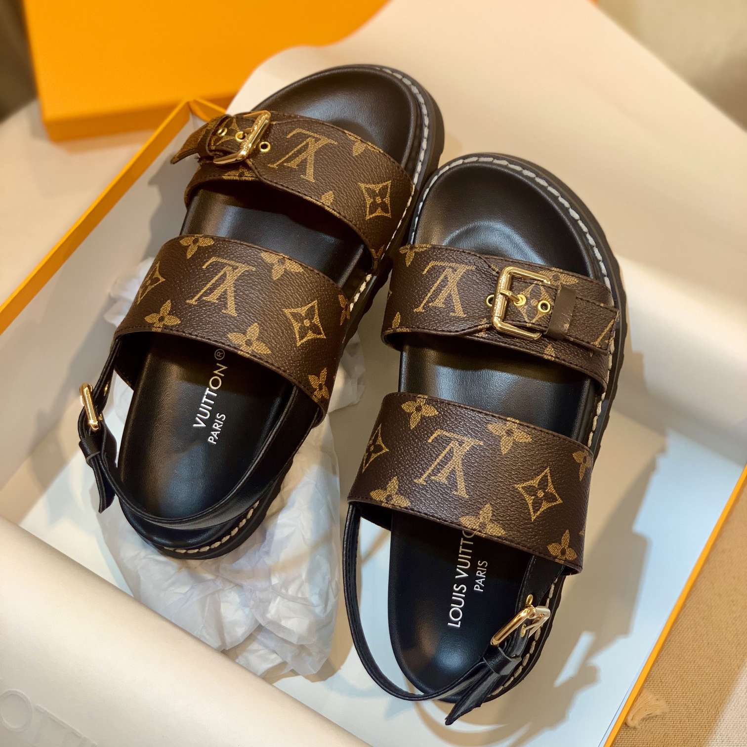 New V logo printed sandals fashion casual beach flip flops XC0404031