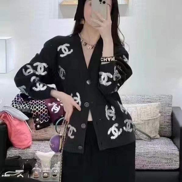 Original standard loose version V-neck double C three-dimensional cardigan knitted jacket