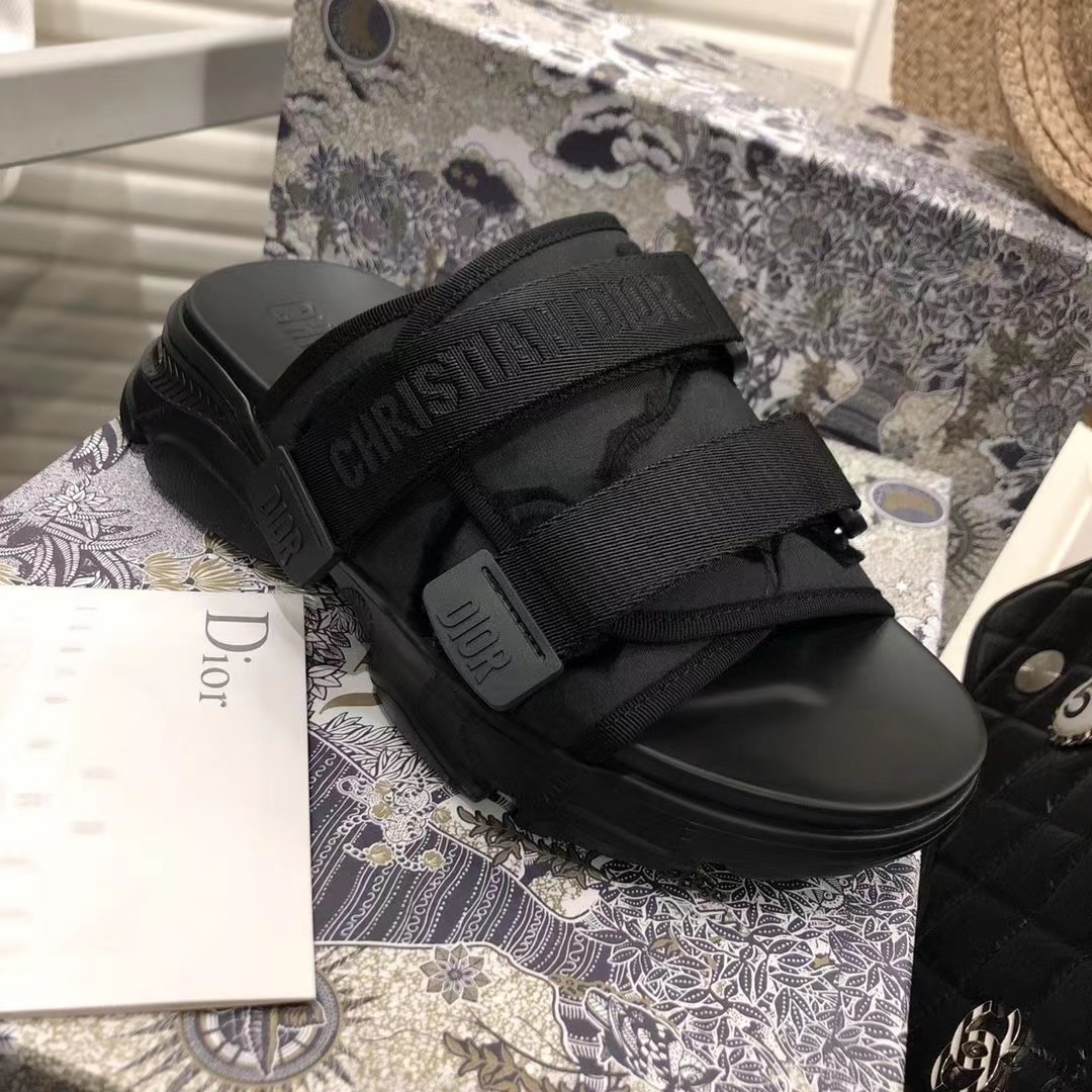 Net red daddy slippers female summer wear muffin thick bottom Velcro sports daddy sandals and slippers ins
