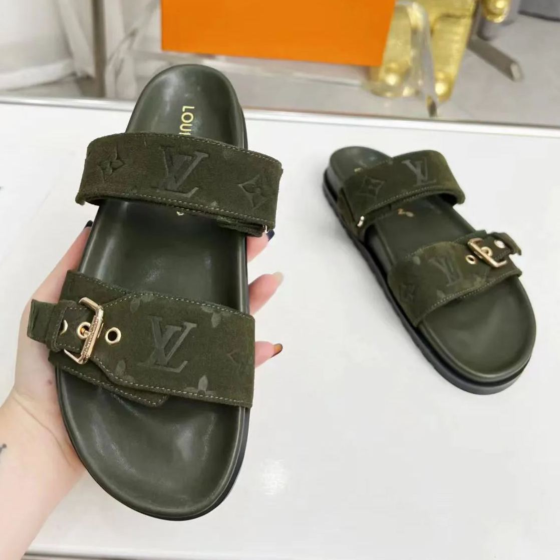 New V logo 3 colors printed sandals fashion casual beach flip flops XC04051804