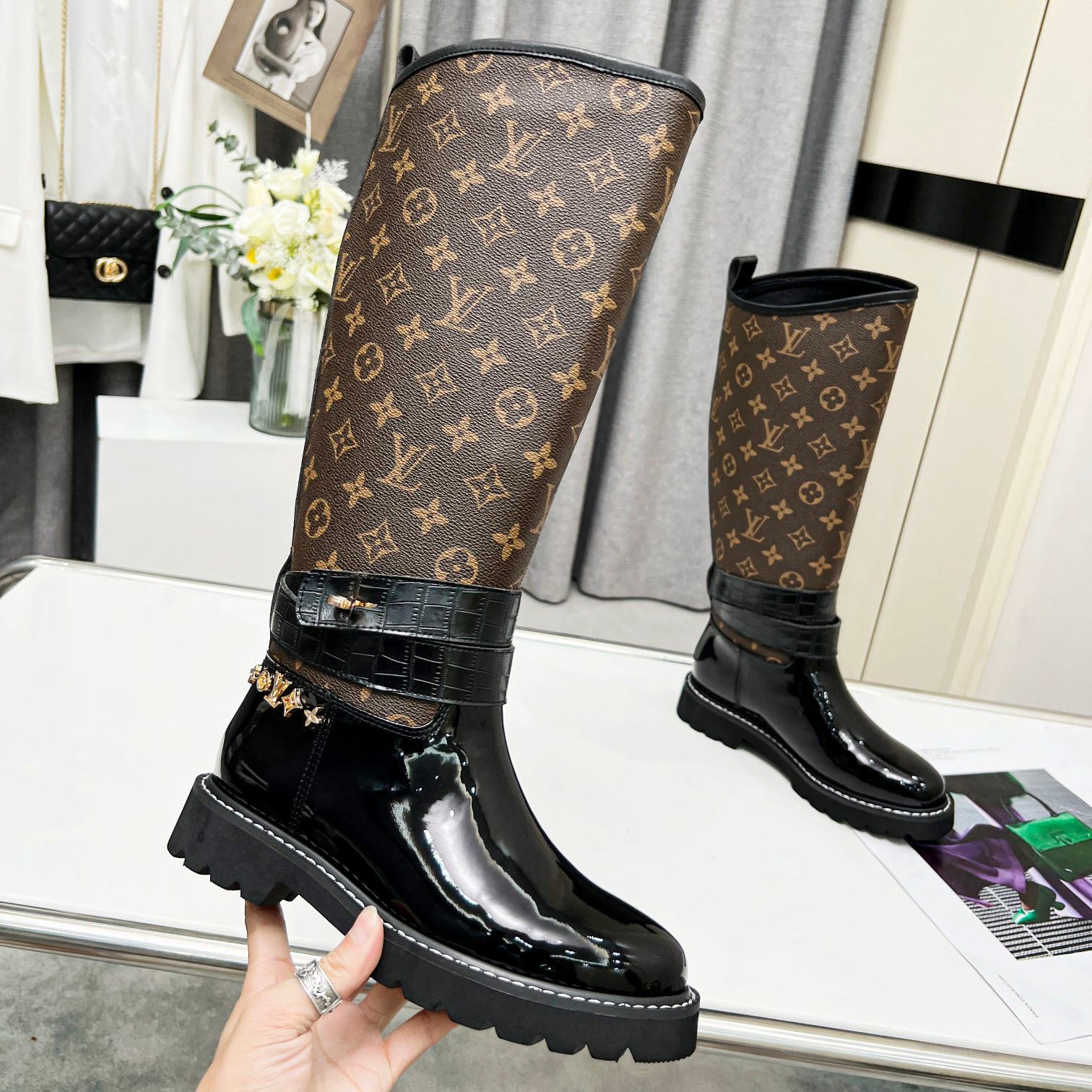 The latest fashion high-heeled all-match boots(For the customized version, it takes 15 days to complete the production after ordering.)