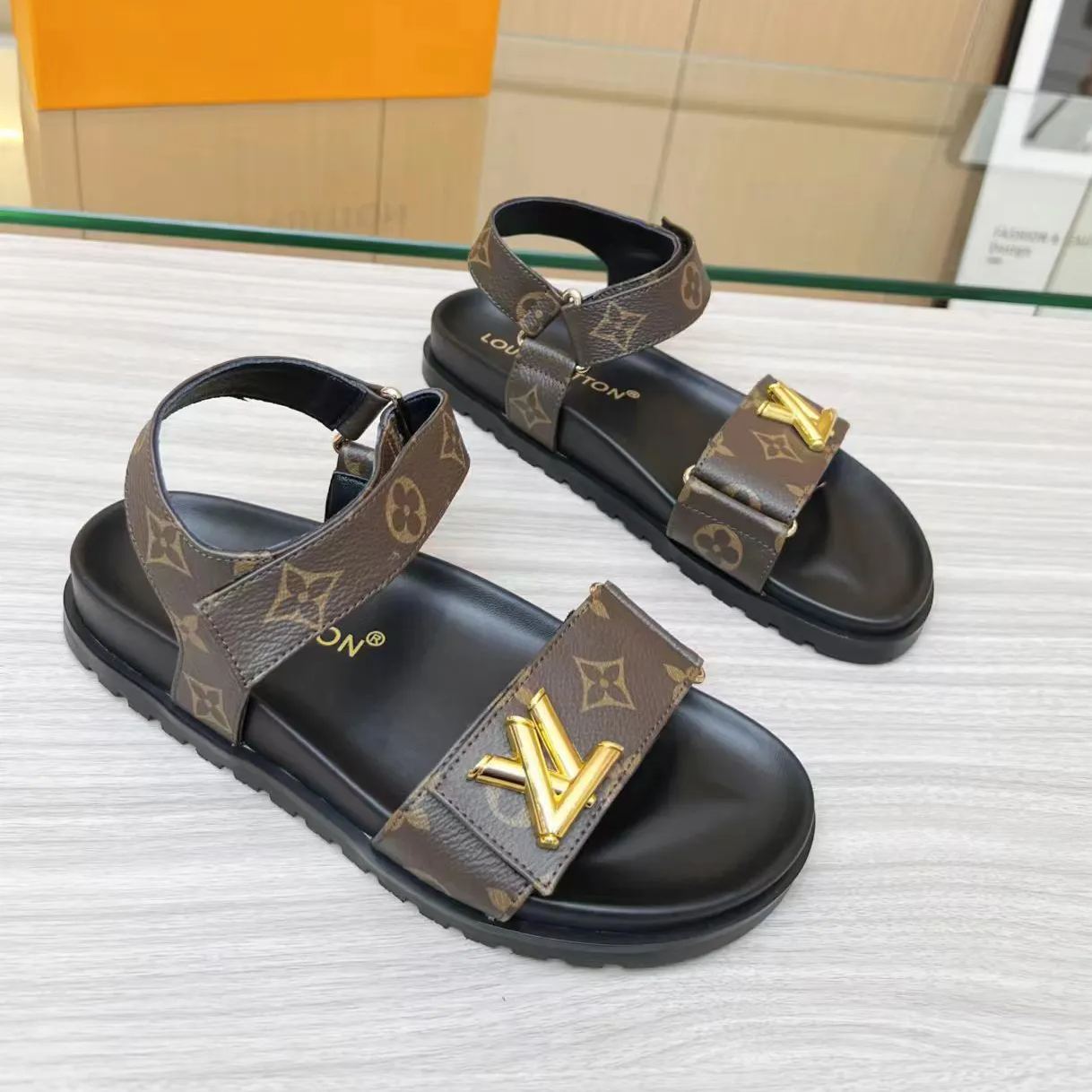 New V logo 5 colors printed sandals fashion casual beach sandals XC04051806