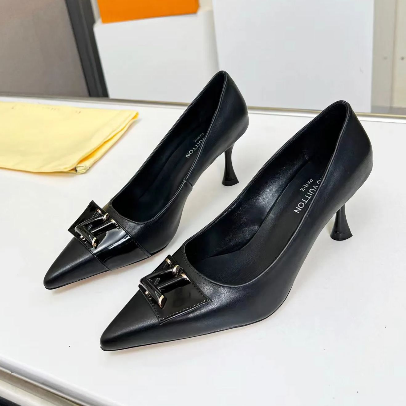 23 The latest luxury simple fashion pointy toe women's high-heeled leather shoes XC04032411