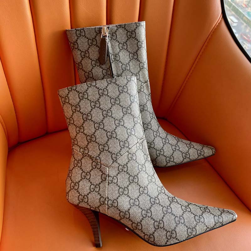 Autumn/Winter 2022 Women's ankle boots with high heels, cowhide print.