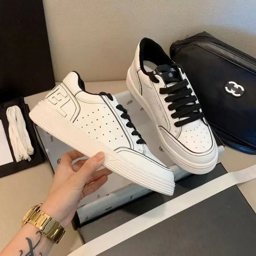 2023 spring new small fragrance style leather casual sports lace flat bottom thick bottom panda black and white small white shoes women's shoes