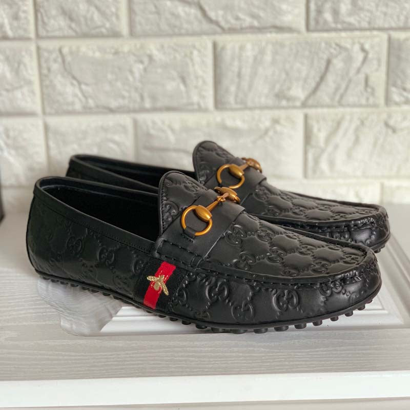 Men's embossed loafers, exquisite workmanship, vintage style hardware buckle