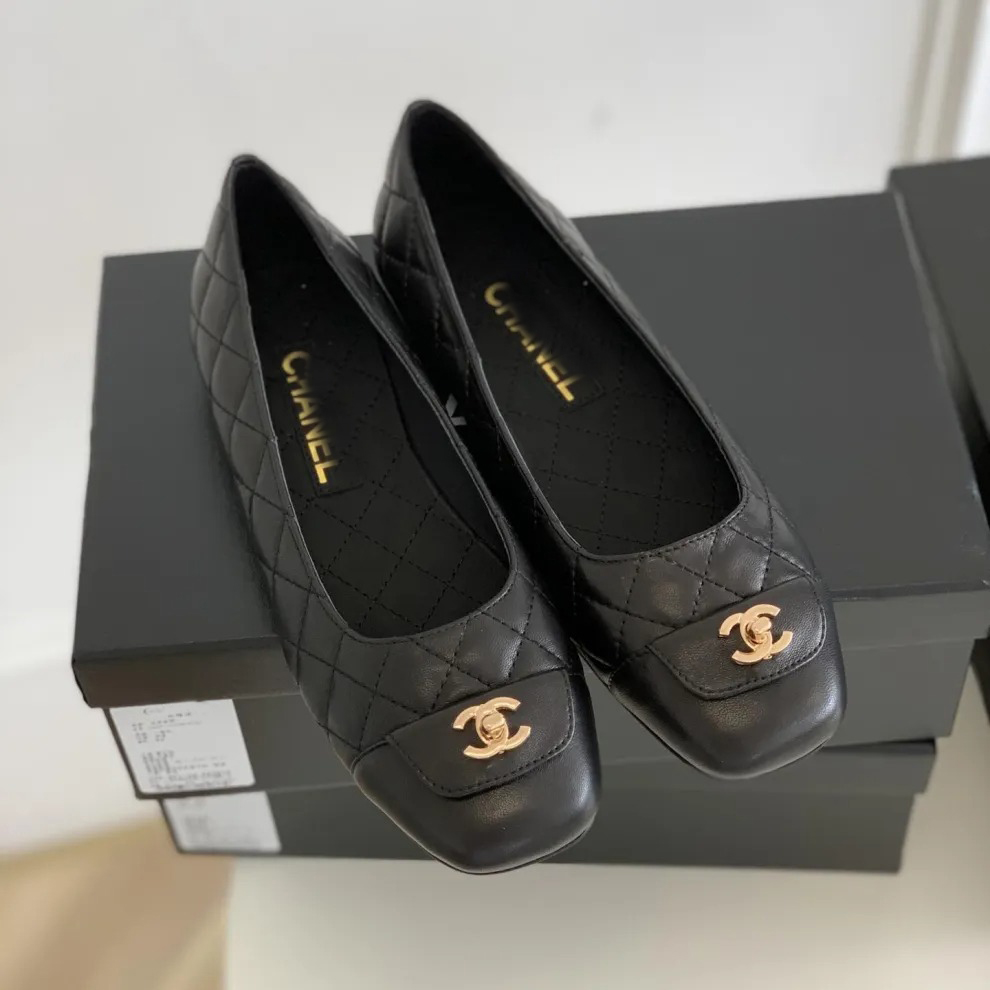 New Diamond Pattern Smooth Leather Espadrilles With Gold Metal Double C