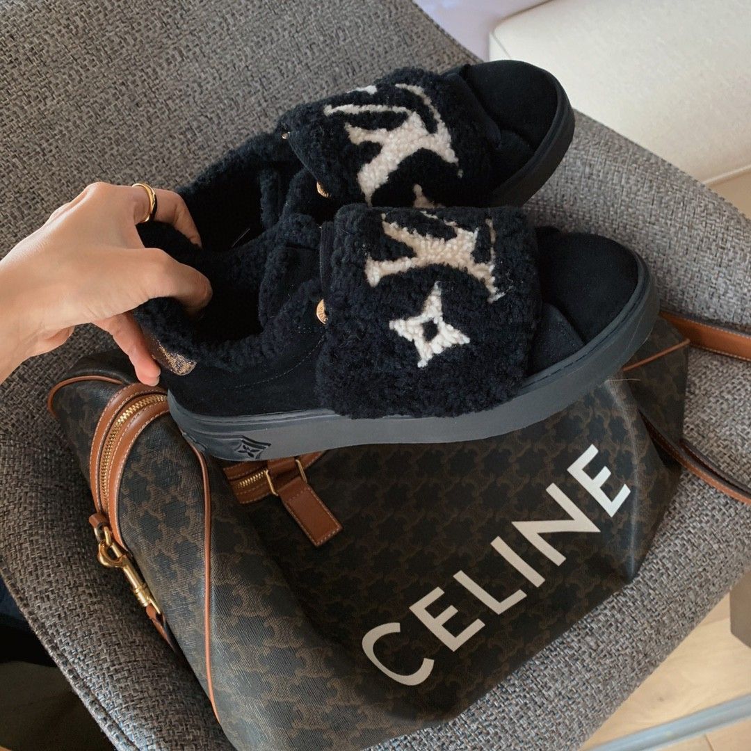 The new lamb wool women's casual thickened foreign style trendy high street thick bottom Velcro fur cotton shoes