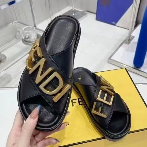 New top metal buckle beach sandals retro platform sandals and slippers classic sports slippers