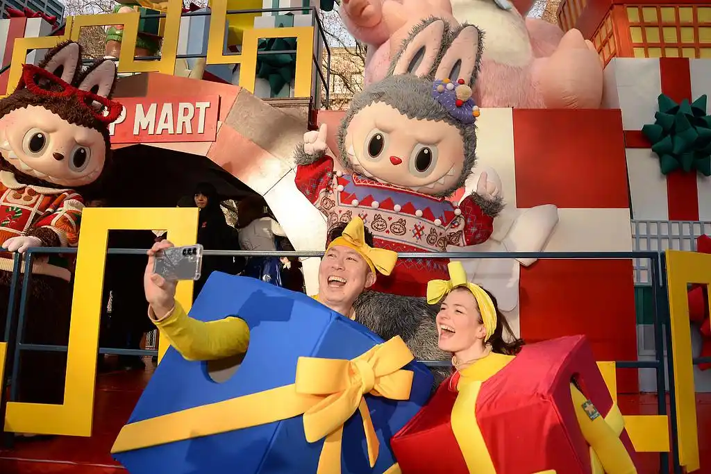 Labb appears at the Messi Thanksgiving Parade in New York