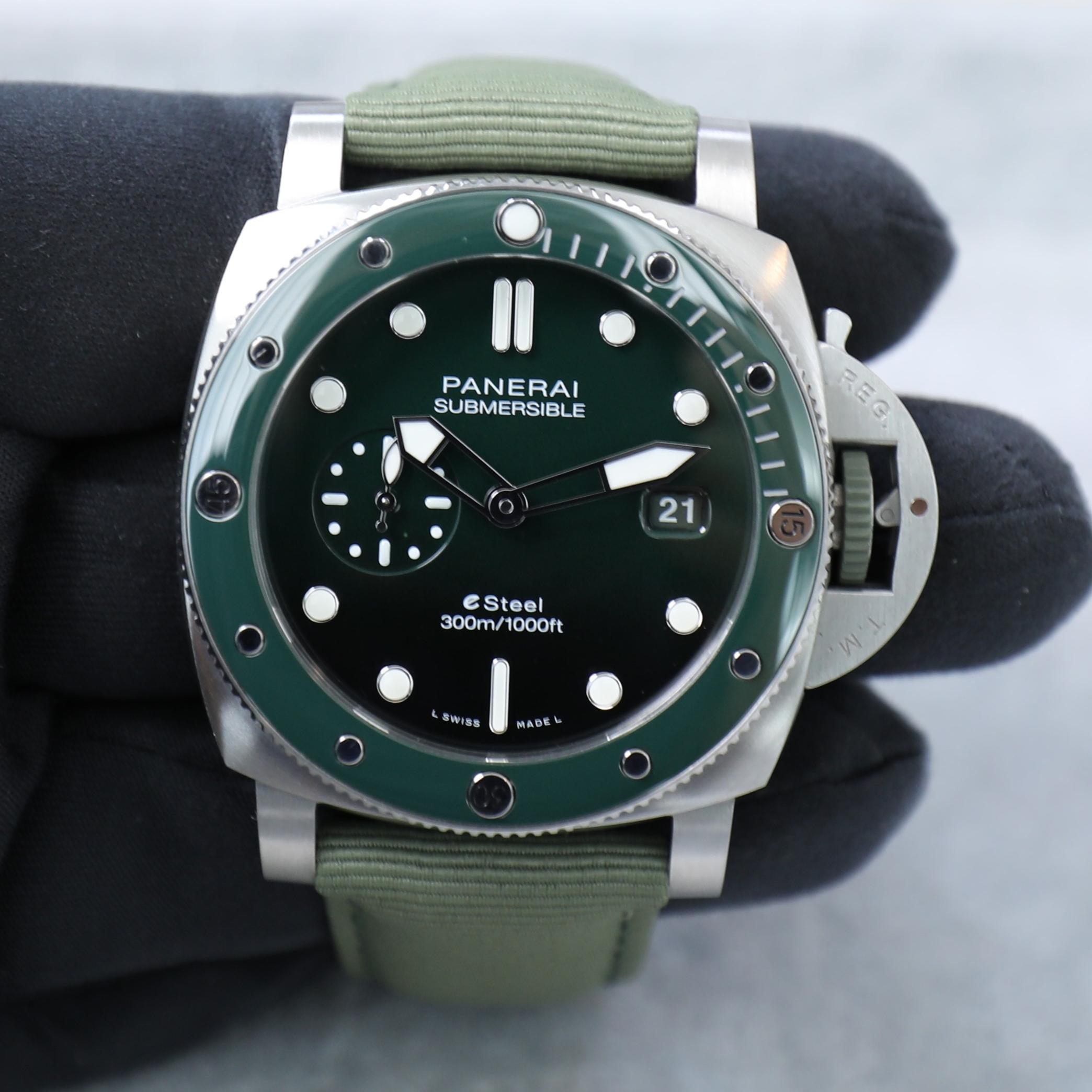 Submersible QuarantaQuattro ESteel™ Verde Smeraldo 44mm