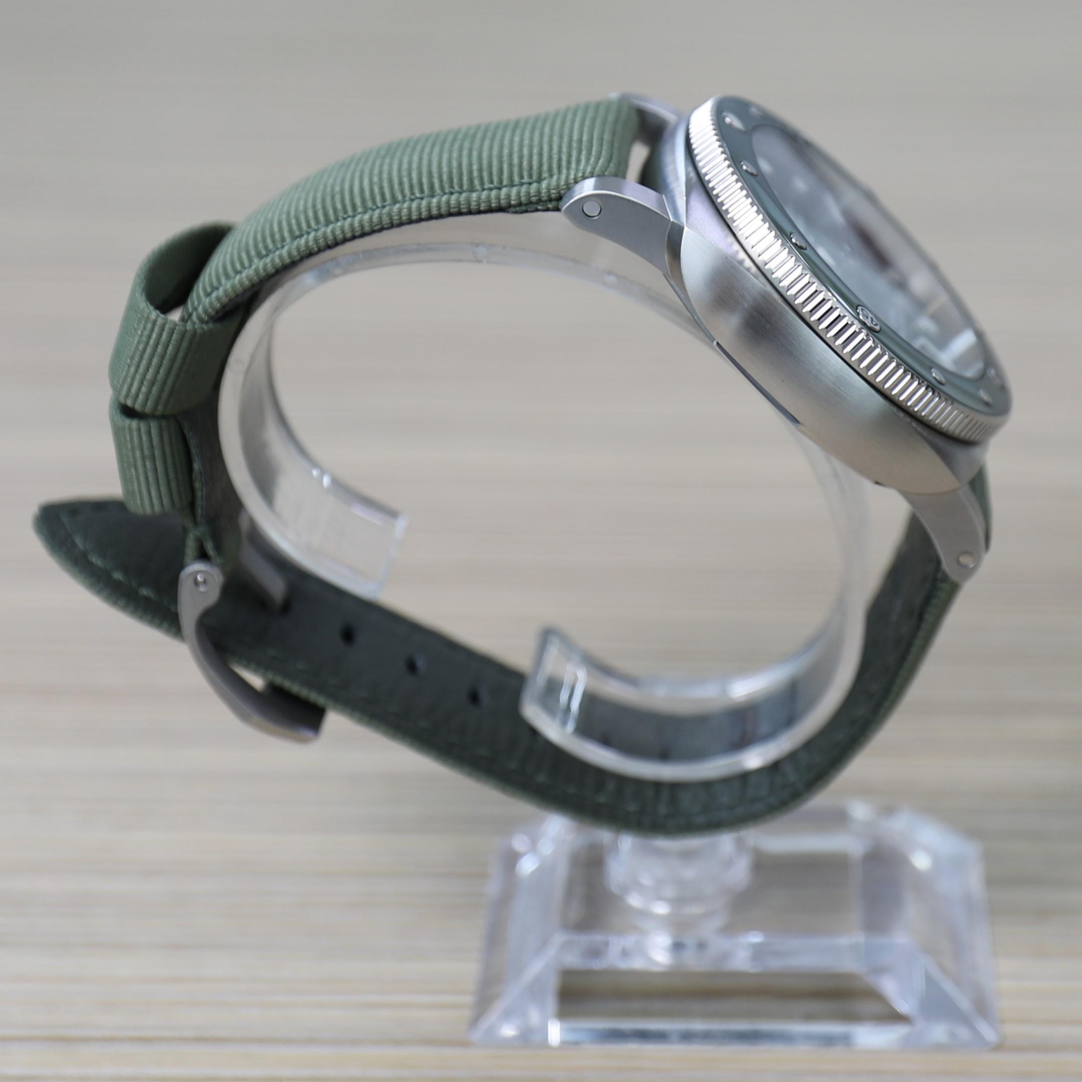 Submersible QuarantaQuattro ESteel™ Verde Smeraldo 44mm