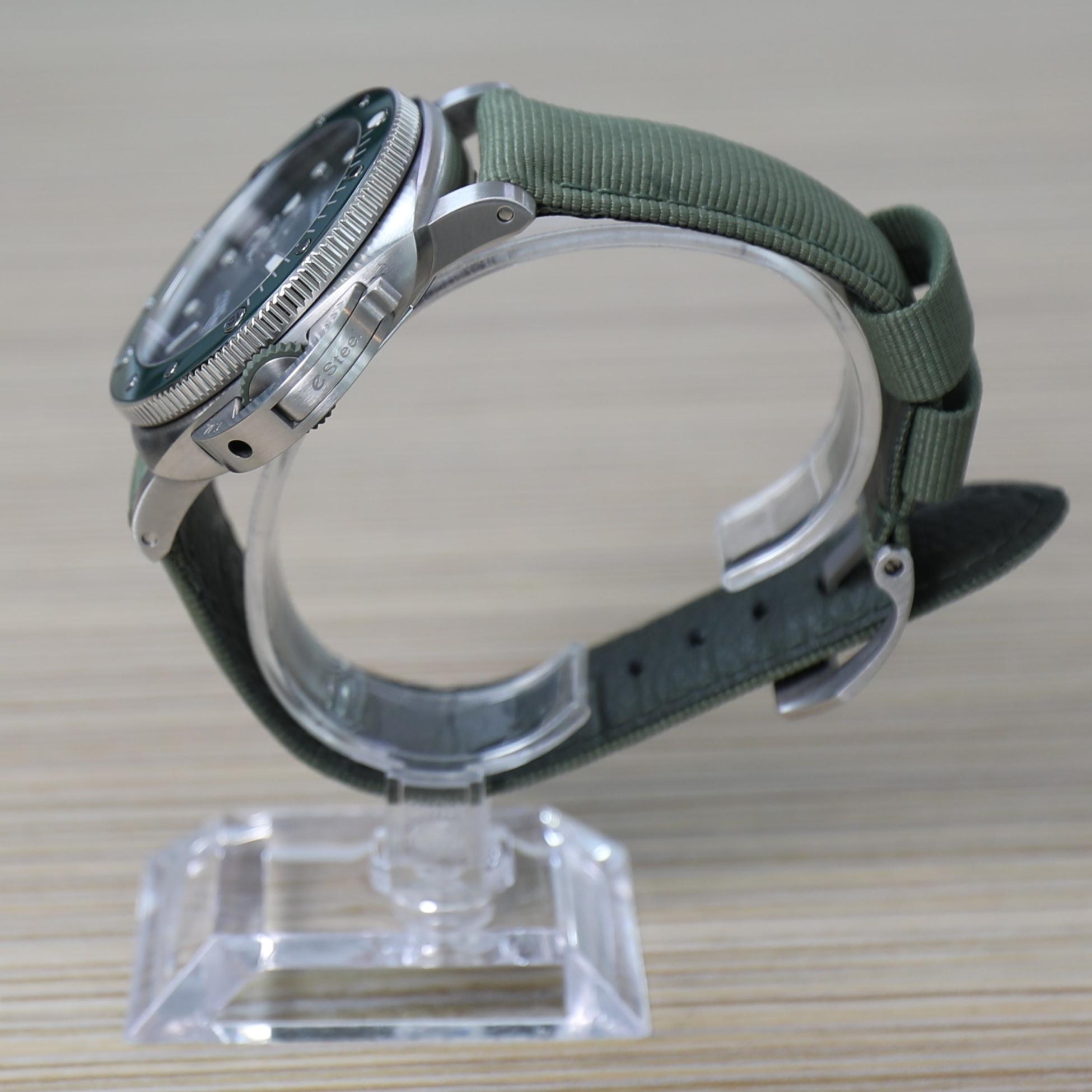 Submersible QuarantaQuattro ESteel™ Verde Smeraldo 44mm