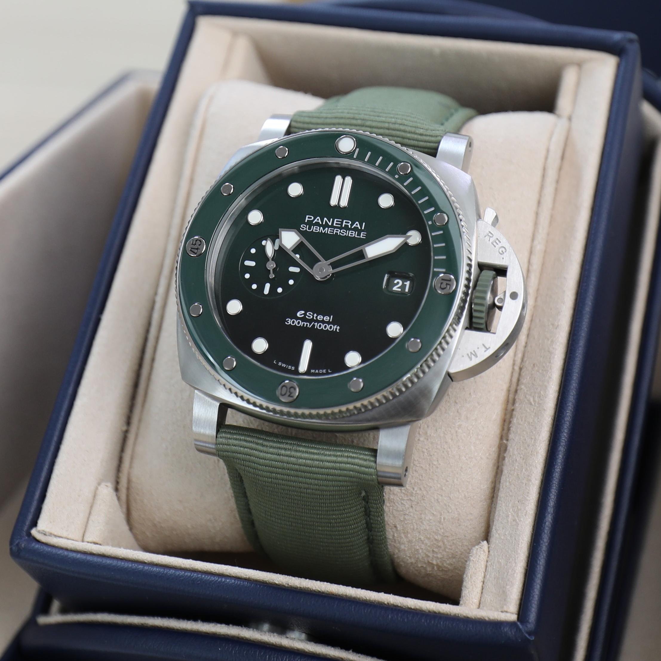 Submersible QuarantaQuattro ESteel™ Verde Smeraldo 44mm