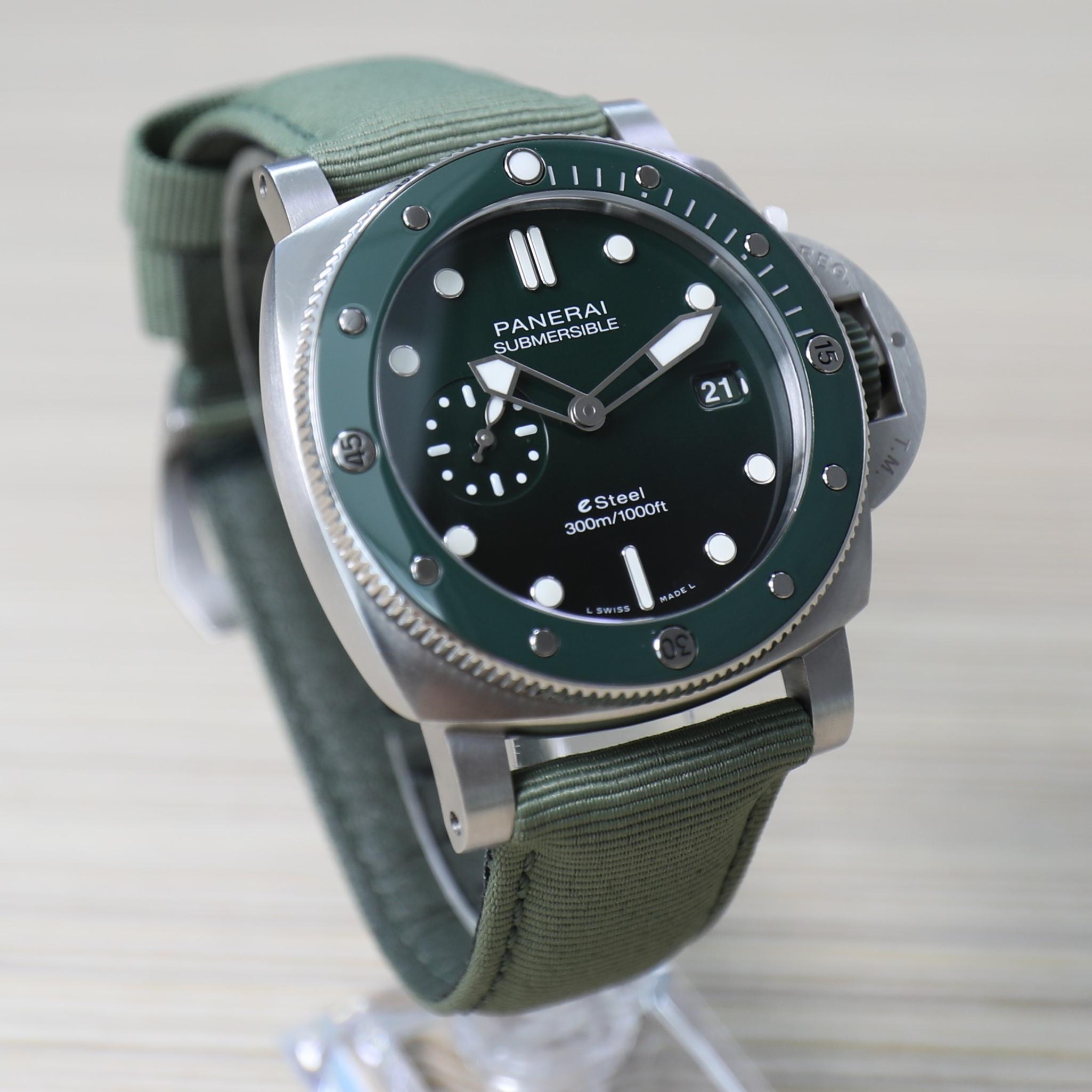 Submersible QuarantaQuattro ESteel™ Verde Smeraldo 44mm