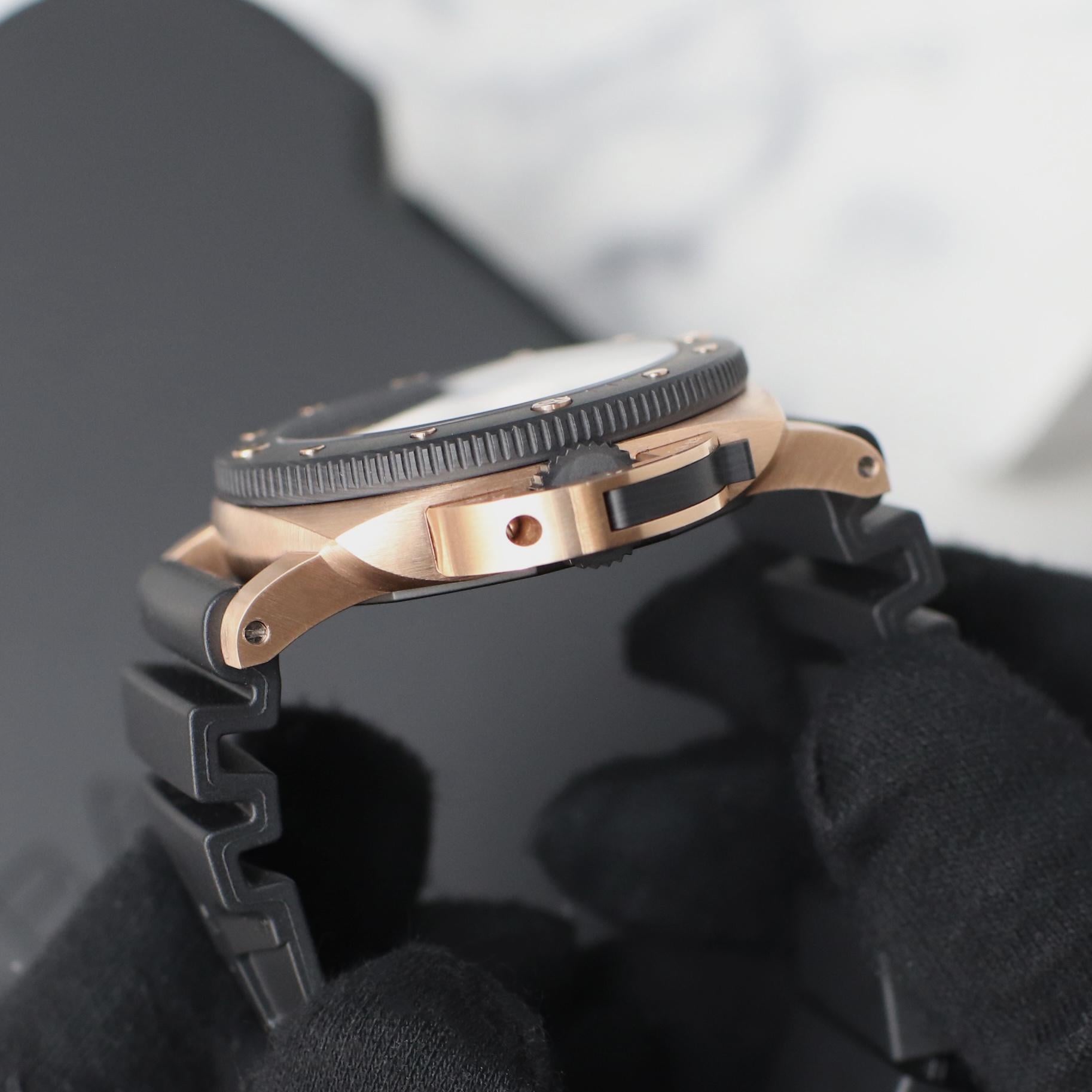 Submersible QuarantaQuattro Goldtech™ OroCarbo 44mm