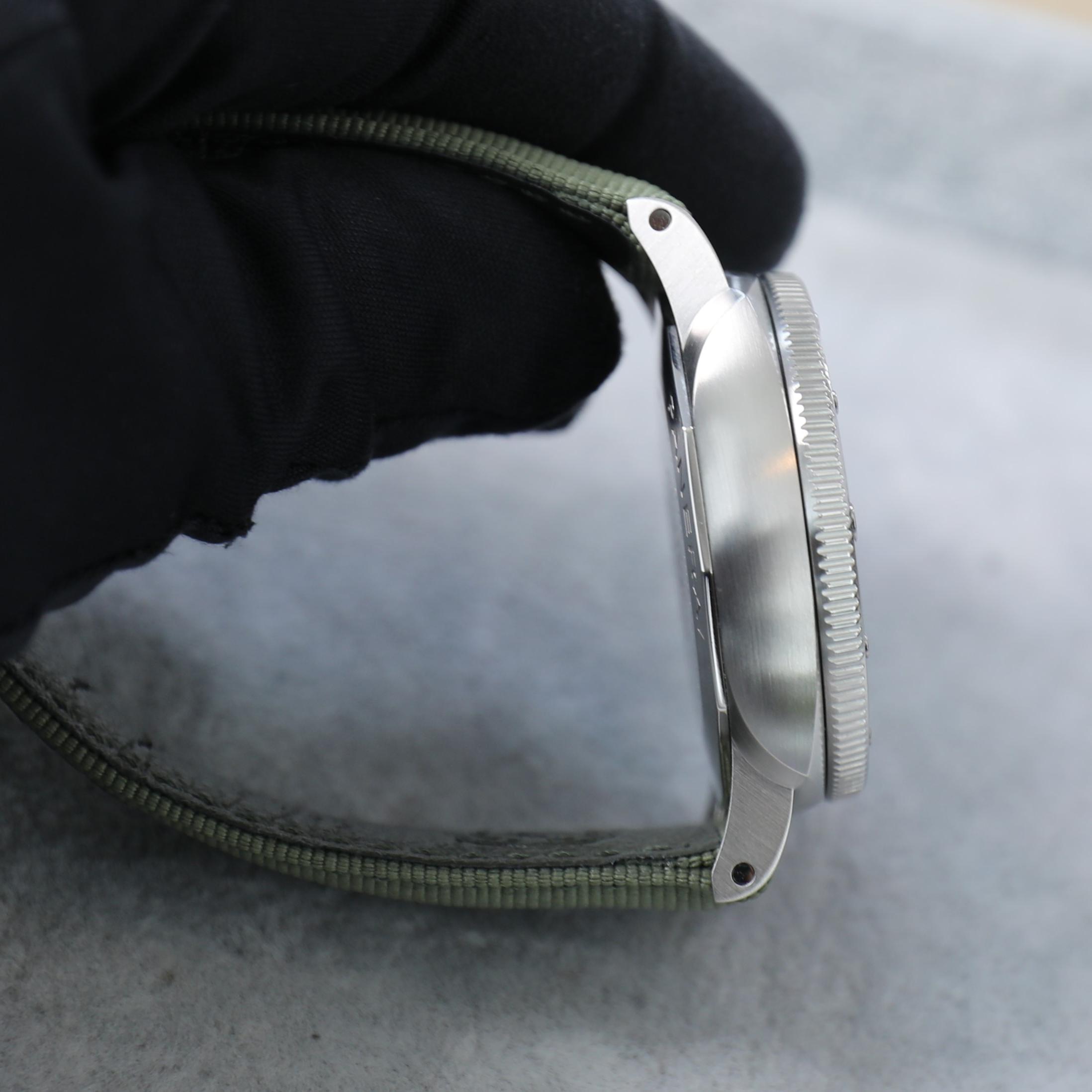 Submersible QuarantaQuattro ESteel™ Verde Smeraldo 44mm