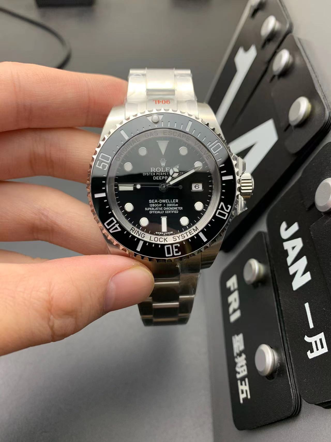 Rolex Sea-Dweller M126600 43mm