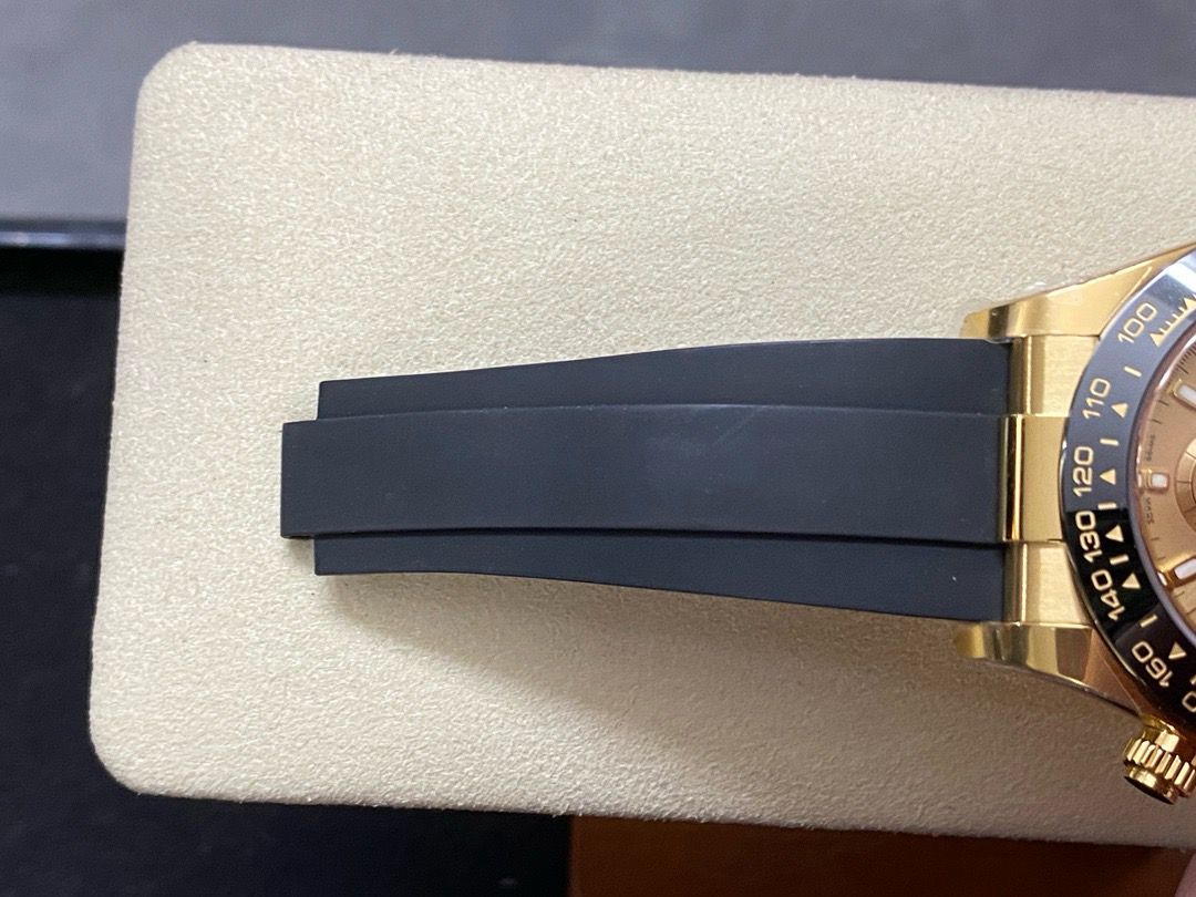 Clean Factory Rolex Daytona 116518LN-0042 40mm Gold,Rubber Strap Champagne Dial