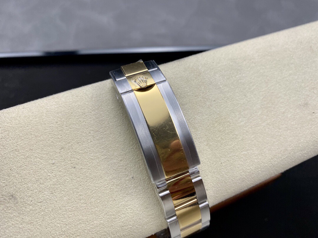 Clean Factory Rolex Submariner Date 126613LN 41mm Half Gold Black Dial