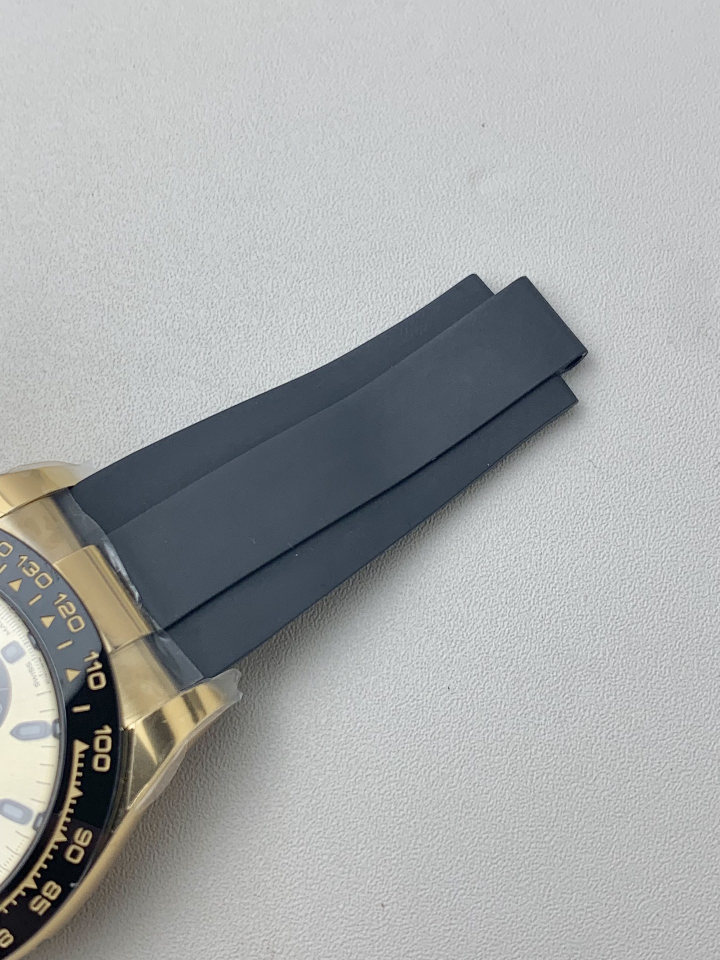 CLEAN Factory Rolex Daytona 116518LN-0048 40MM Yellow Gold, Rubber Strap Black Eye Gold Dial