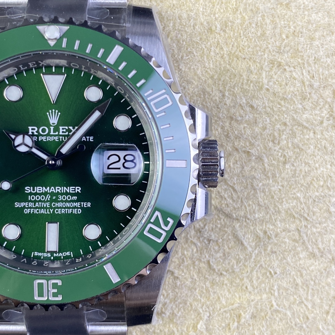 Clean Factory Rolex Hulk Submeriner Date 116610LV 40mm Full 904L Green Dial