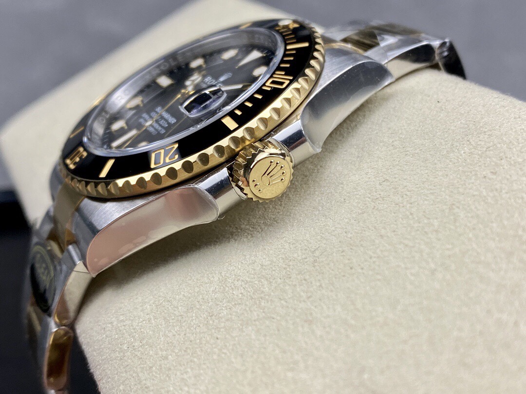 Clean Factory Rolex Submariner Date 126613LN 41mm Half Gold Black Dial
