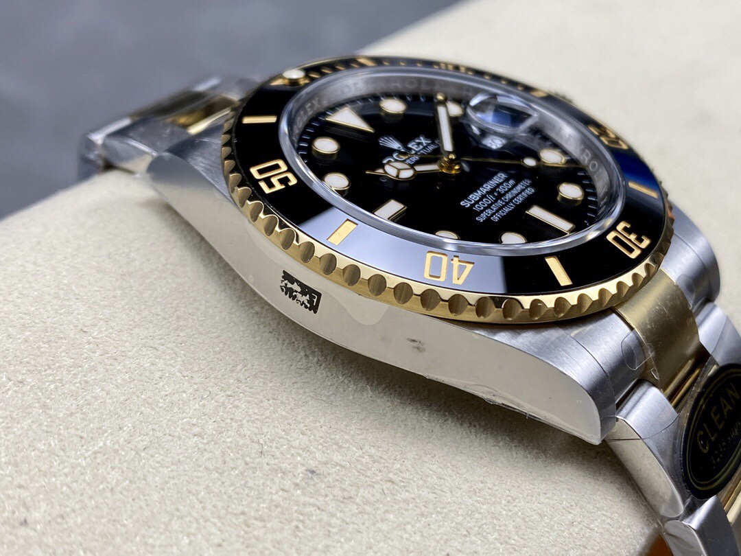 Clean Factory Rolex Submariner Date 126613LN 41mm Half Gold Black Dial
