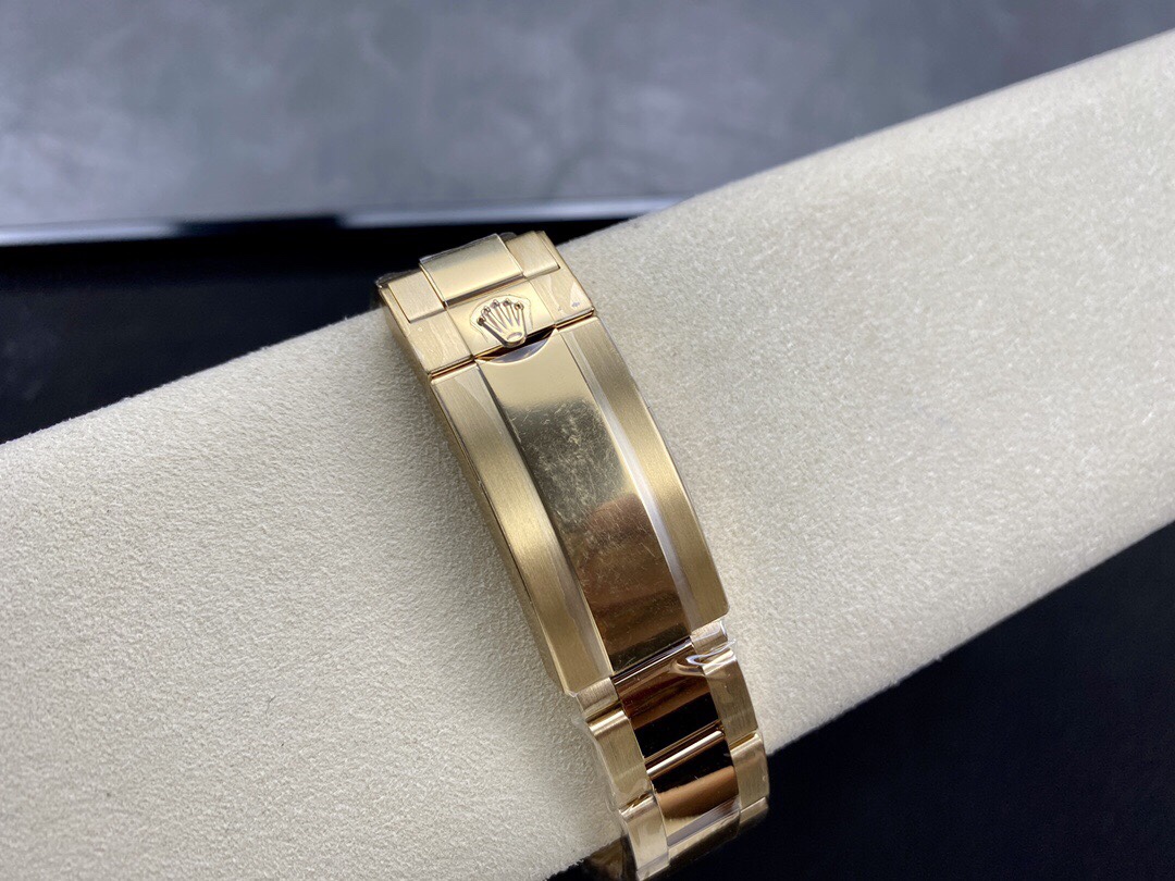 Clean Factory Rolex Submariner Date 126618LN 41mm Full Yellow Gold Black Dial