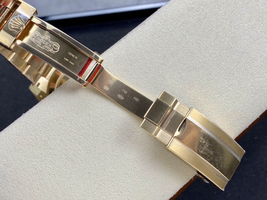 Clean Factory Rolex Submariner Date 126618LN 41mm Full Yellow Gold Black Dial