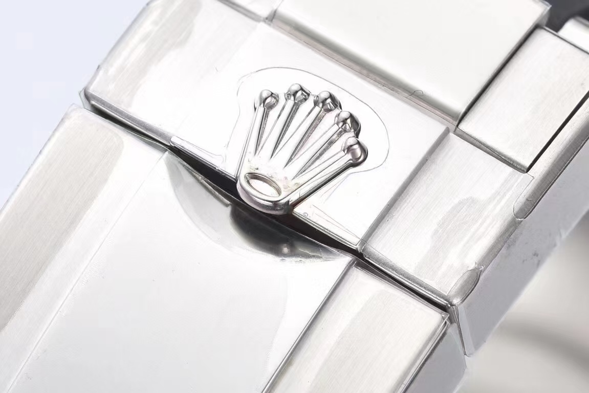 Clean Factory Rolex Yacht-Master 226659-0004 42mm White Gold Rubber Strap Falcon’s Eye Dial